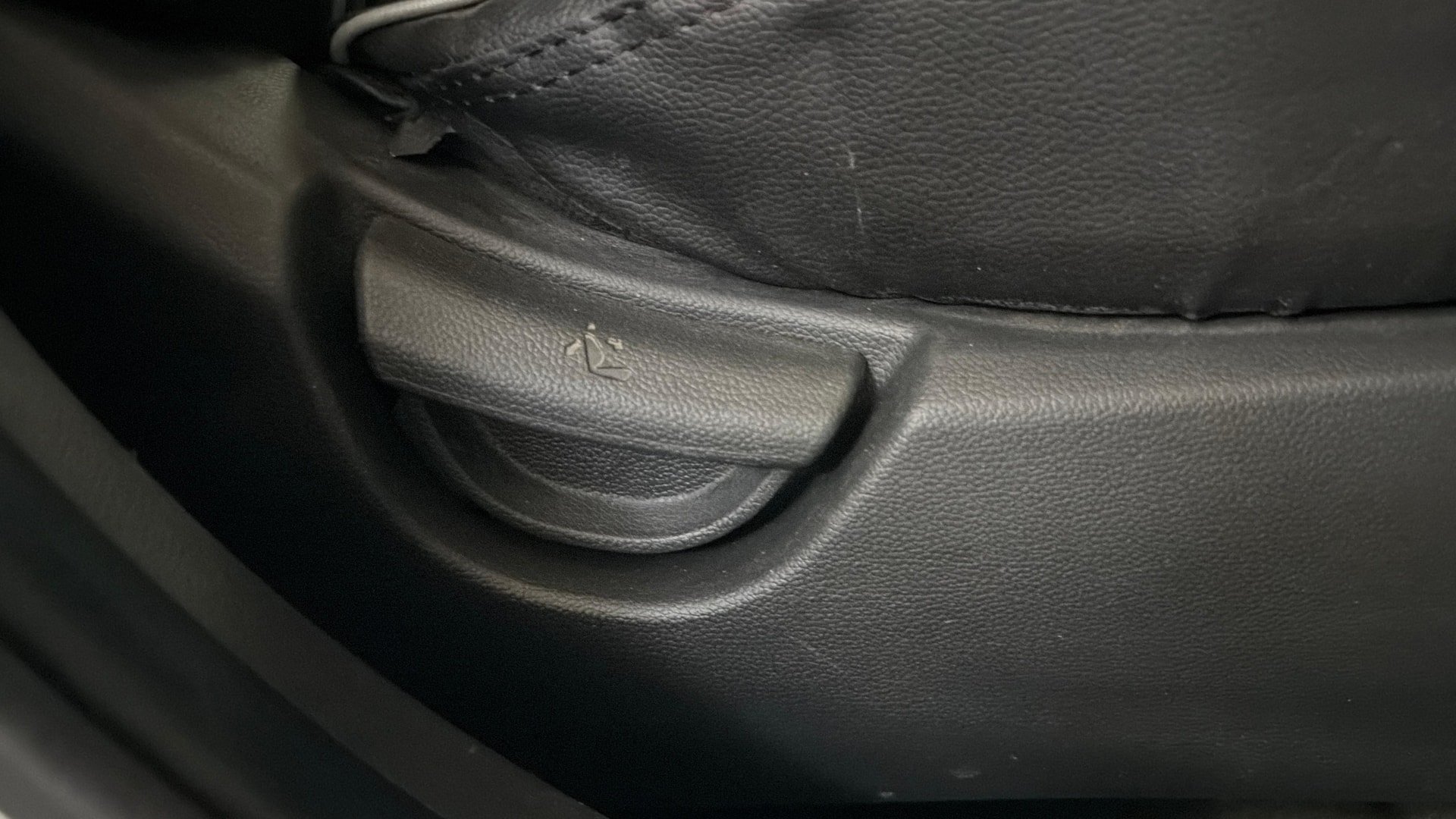 View 2018 Hyundai Grand i10 1.2 Sportz AT Petrol Image 18 Used 2018 Hyundai Grand i10 1.2 Sportz AT Petrol Image 18