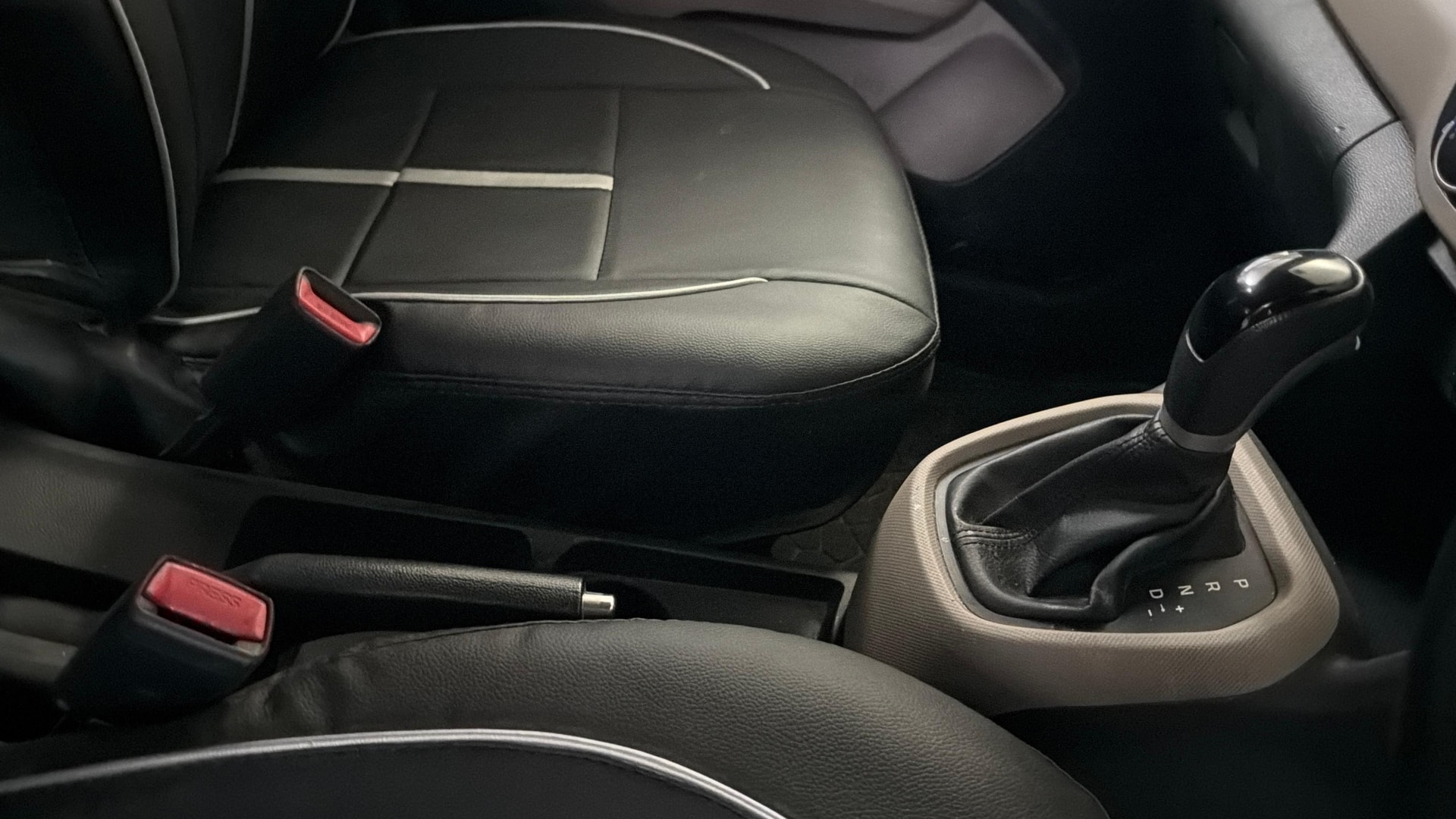 View 2018 Hyundai Grand i10 1.2 Sportz AT Petrol Image 38 Used 2018 Hyundai Grand i10 1.2 Sportz AT Petrol Image 38