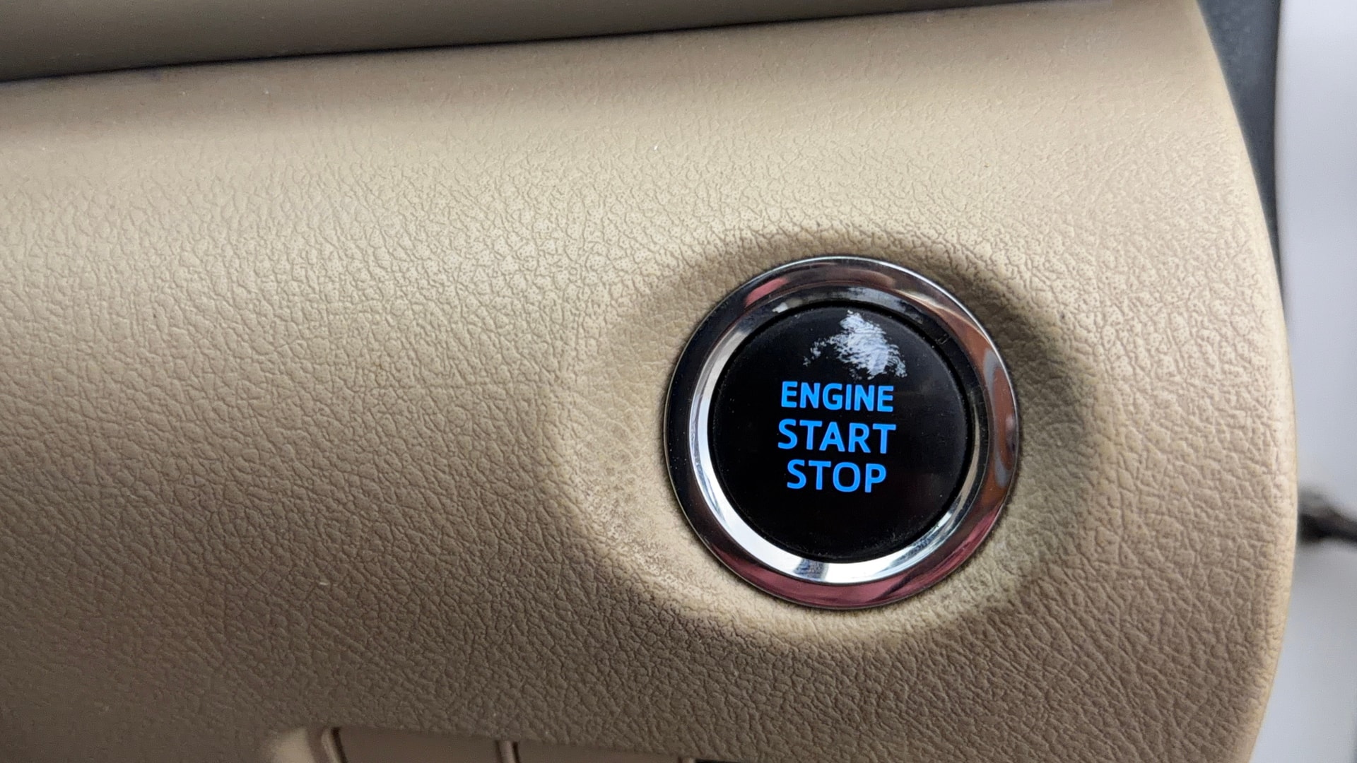 View 2018 Toyota Yaris V CVT Image 39 Used 2018 Toyota Yaris V CVT Image 39
