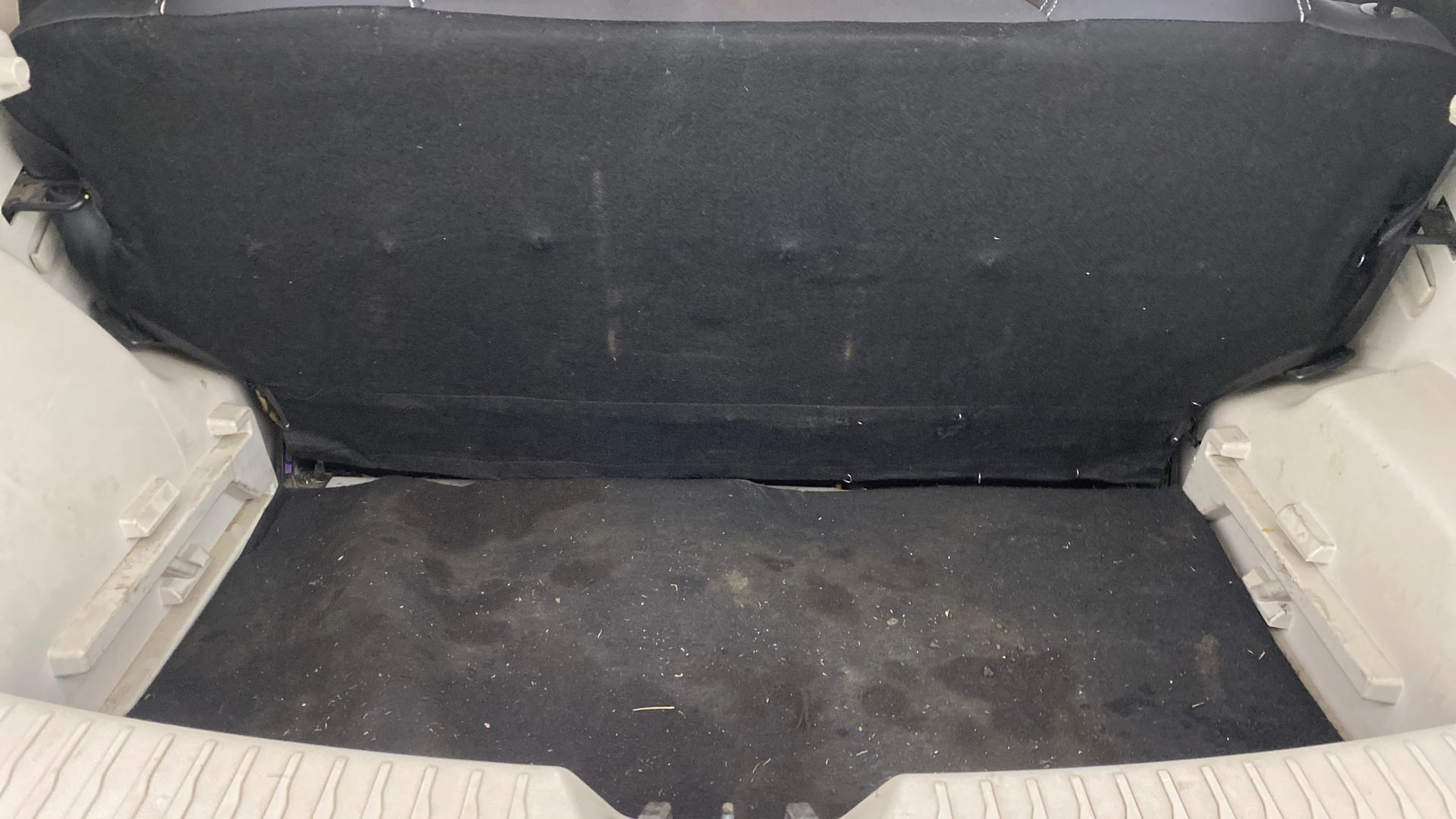 View 2022 Mahindra XUV300 W4 Petrol BS IV Image 10 Used 2022 Mahindra XUV300 W4 Petrol BS IV Image 10