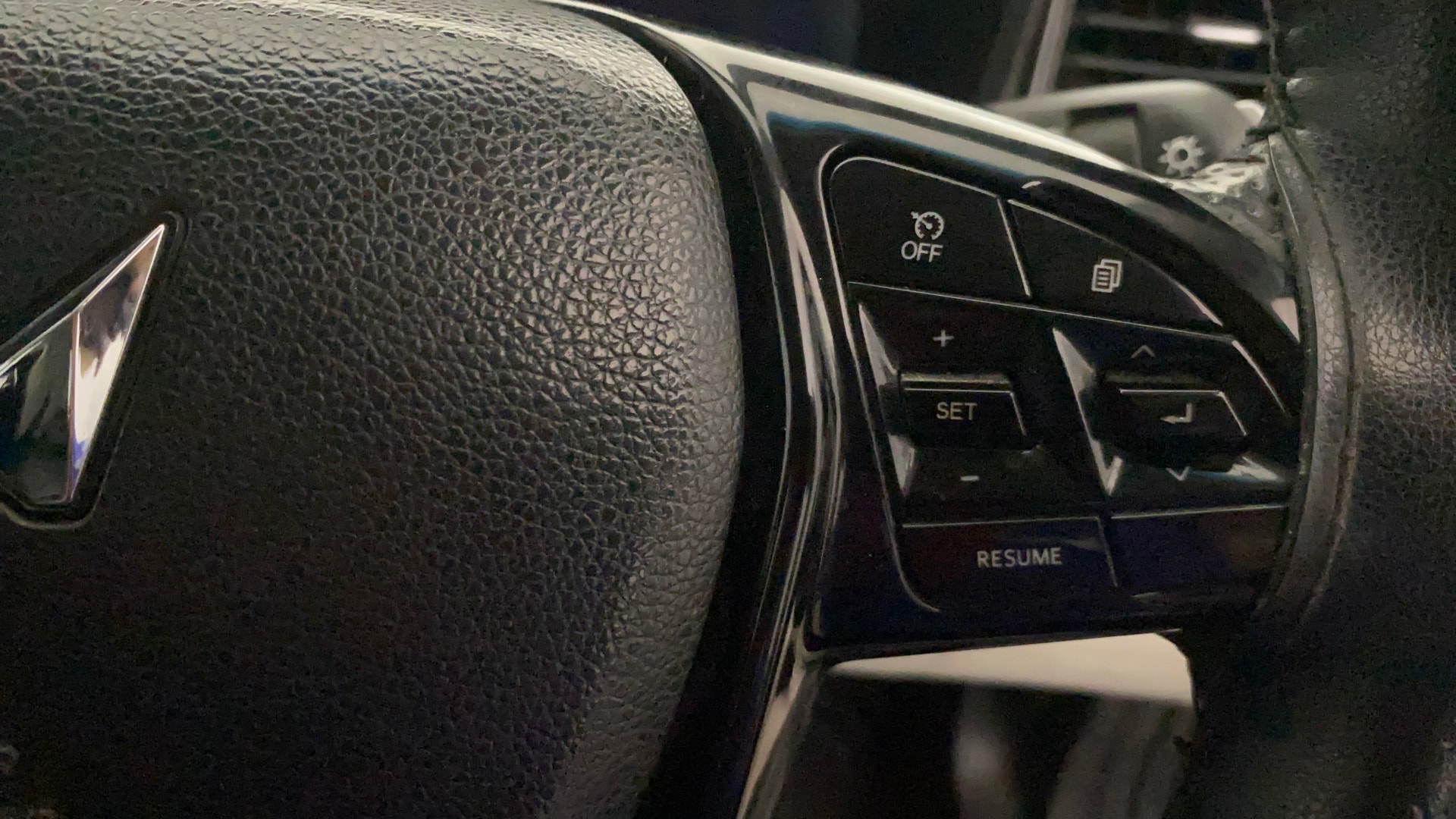 View 2025 Mahindra XUV 3XO AX5 1.5 Turbo Diesel Image 3 Used 2025 Mahindra XUV 3XO AX5 1.5 Turbo Diesel Image 3