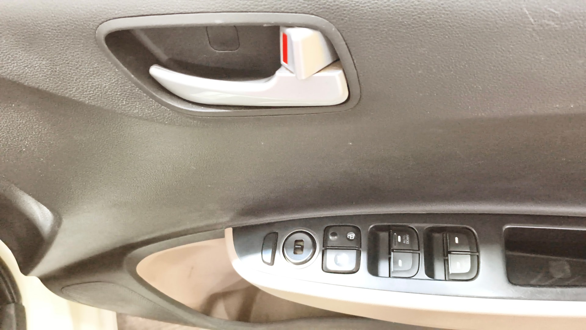 View 2017 Hyundai Xcent SX Petrol Image 33 Used 2017 Hyundai Xcent SX Petrol Image 33