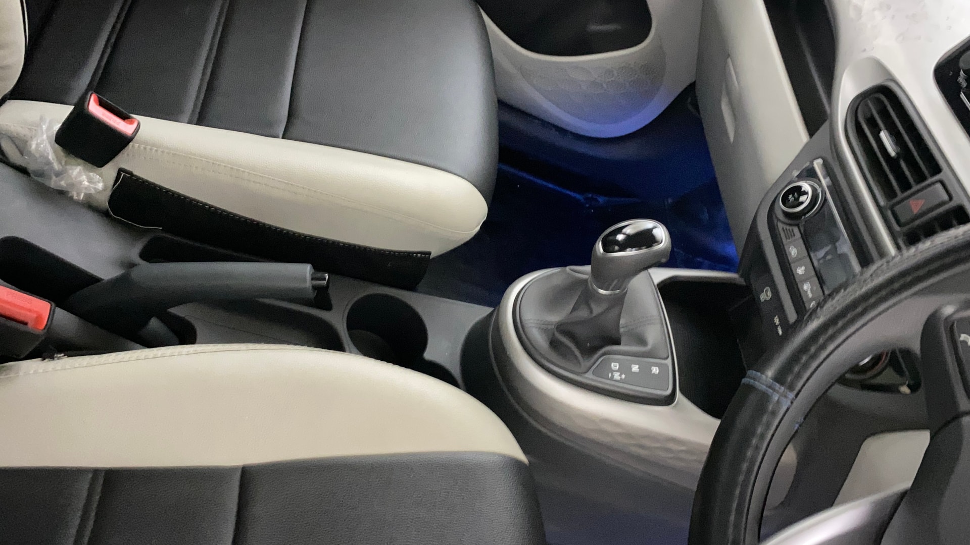 View 2025 Hyundai Grand i10 Nios Sportz Petrol AMT Image 38 Used 2025 Hyundai Grand i10 Nios Sportz Petrol AMT Image 38