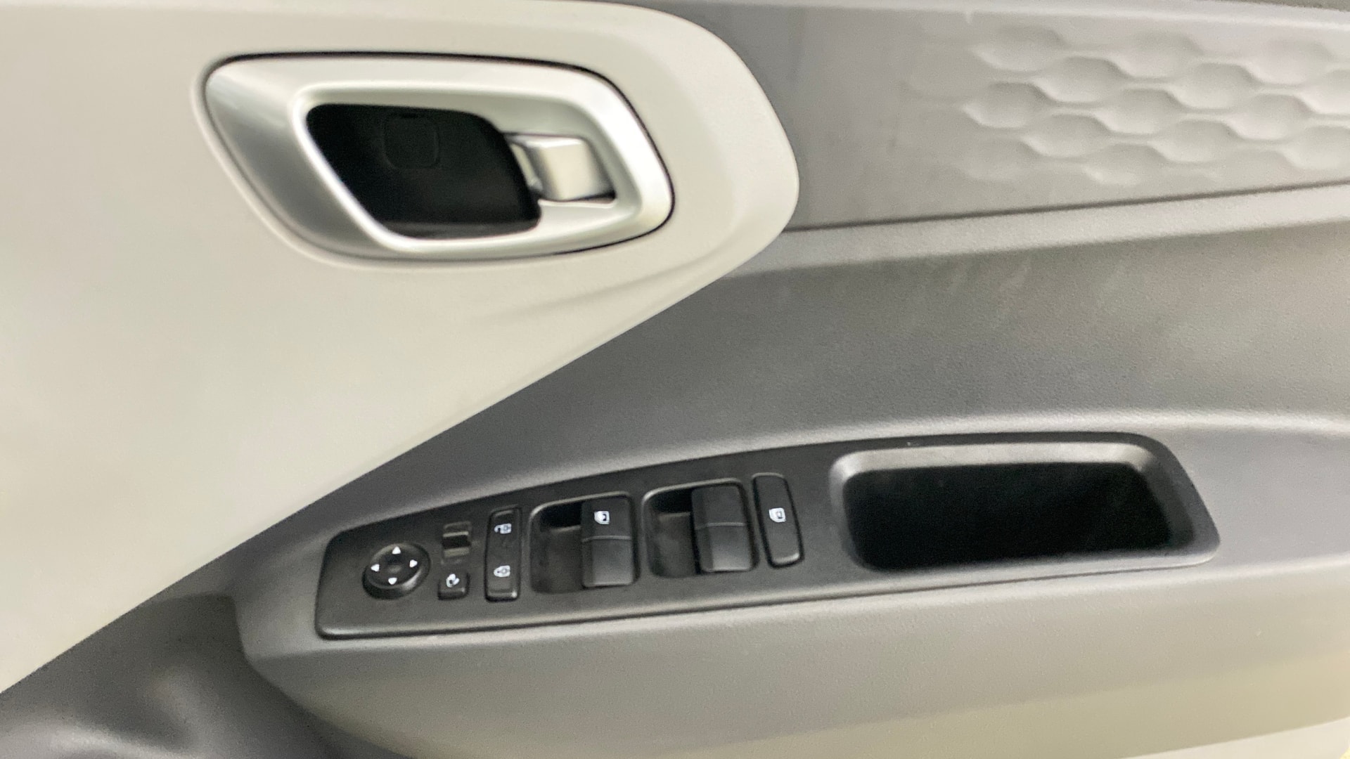 View 2025 Hyundai Grand i10 Nios Sportz Petrol AMT Image 33 Used 2025 Hyundai Grand i10 Nios Sportz Petrol AMT Image 33
