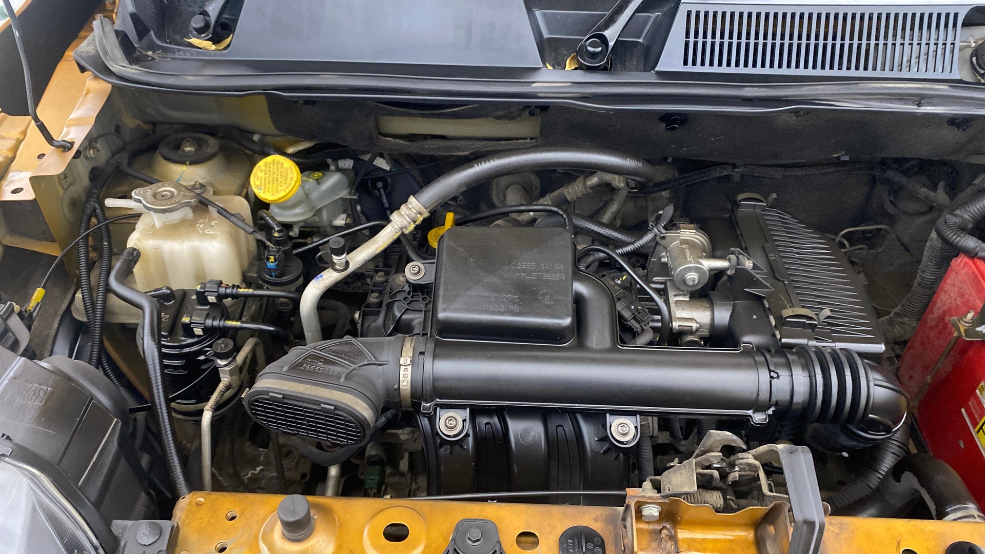 View 2021 Renault Triber RXZ AMT Dual Tone Image 3 Used 2021 Renault Triber RXZ AMT Dual Tone Image 3