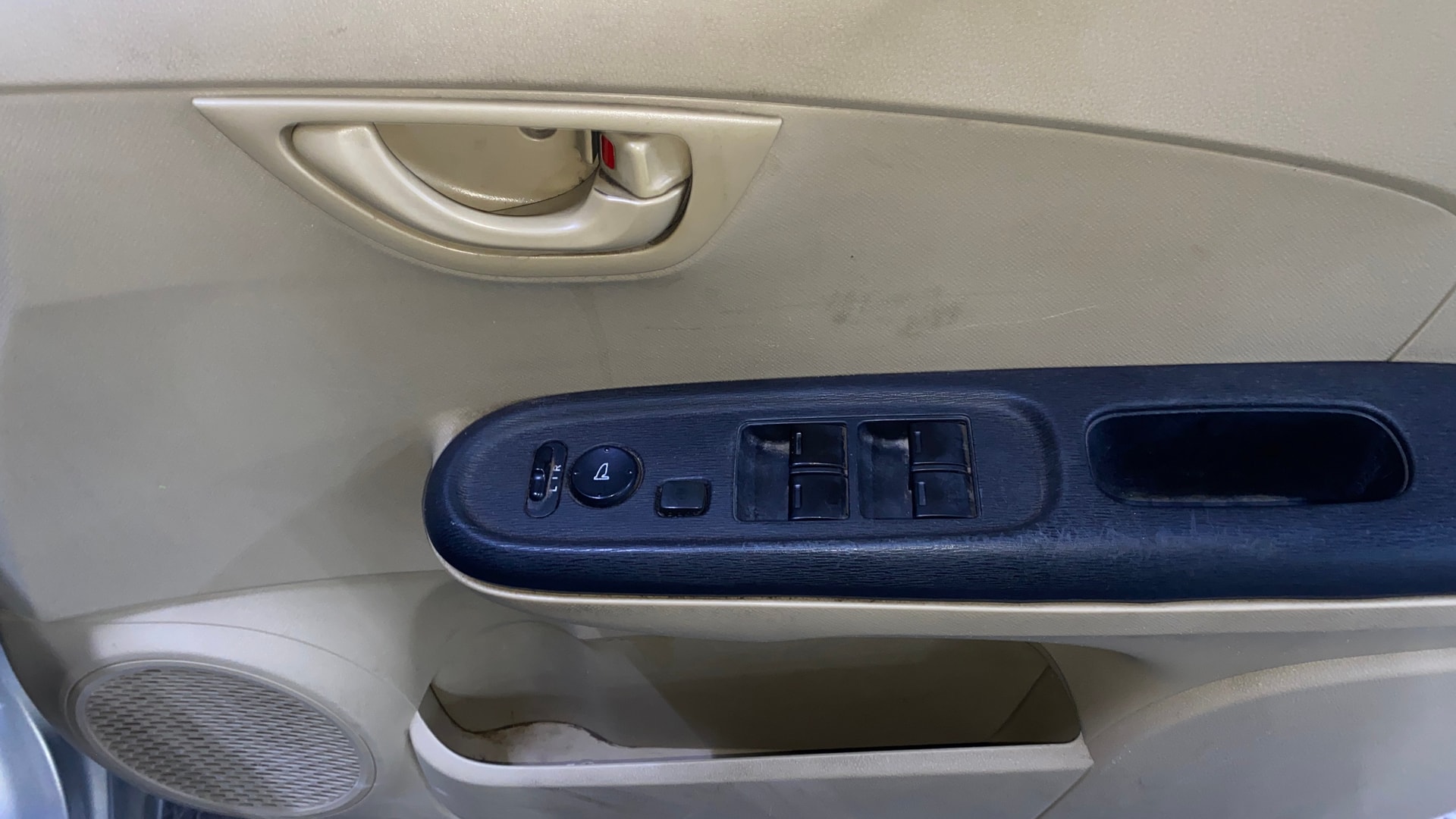 View 2015 Honda Amaze E MT Petrol BS IV Image 36 Used 2015 Honda Amaze E MT Petrol BS IV Image 36