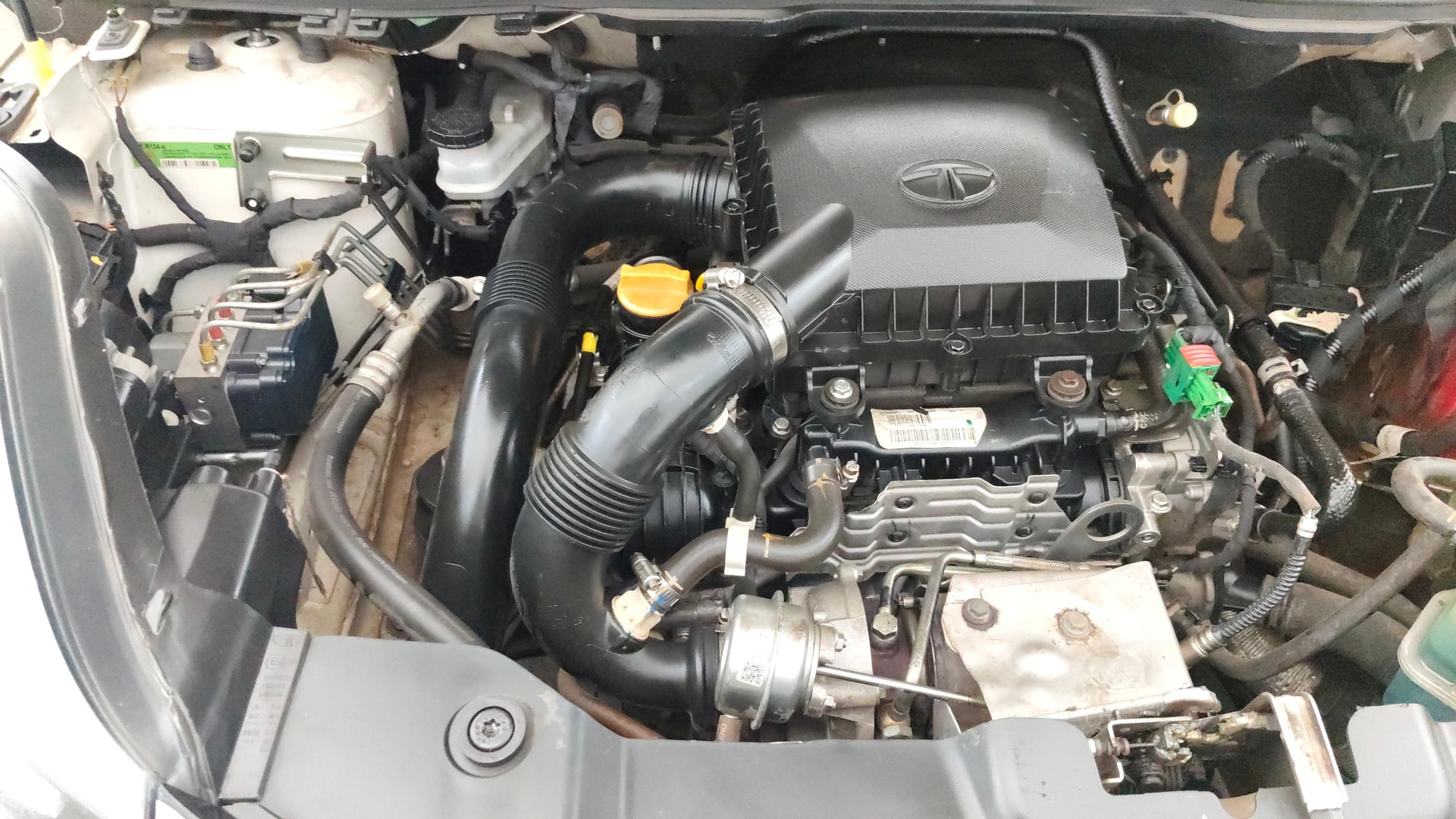 View 2018 Tata Nexon Revotron XE Image 3 Used 2018 Tata Nexon Revotron XE Image 3