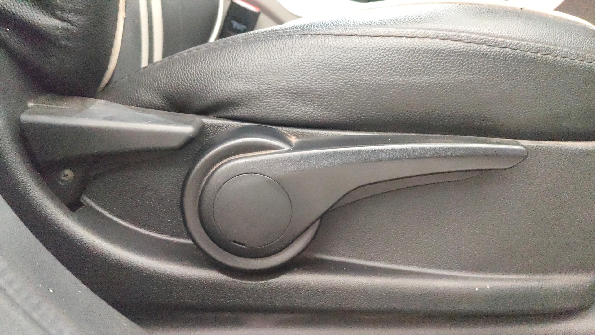 View 2018 Tata Nexon Revotron XE Image 18 Used 2018 Tata Nexon Revotron XE Image 18