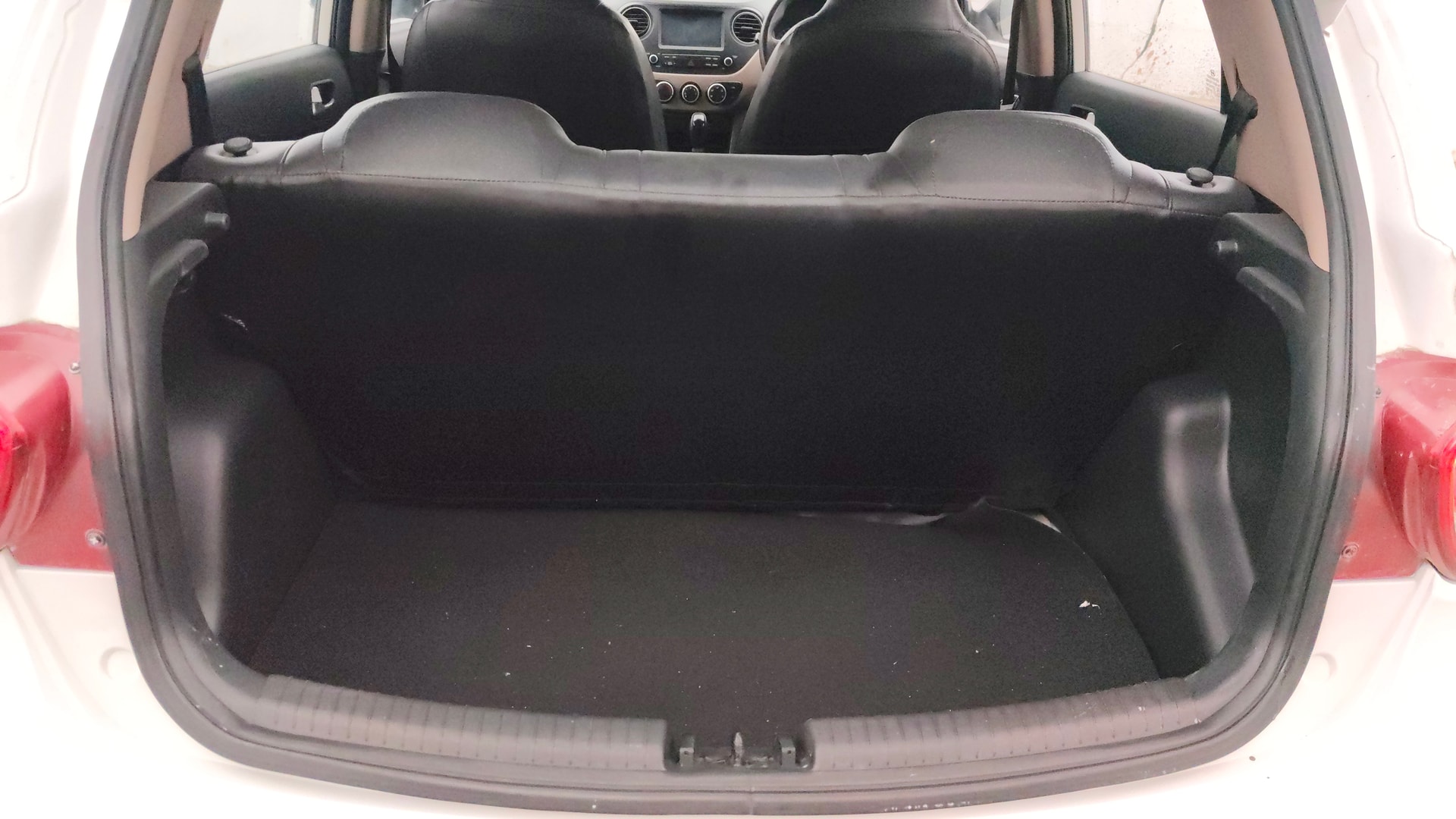 View 2018 Hyundai Grand i10 1.2 Sportz AT Petrol Image 10 Used 2018 Hyundai Grand i10 1.2 Sportz AT Petrol Image 10
