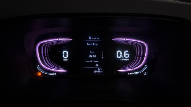 View Kia Carens Image 35 Used Kia Carens Image 35