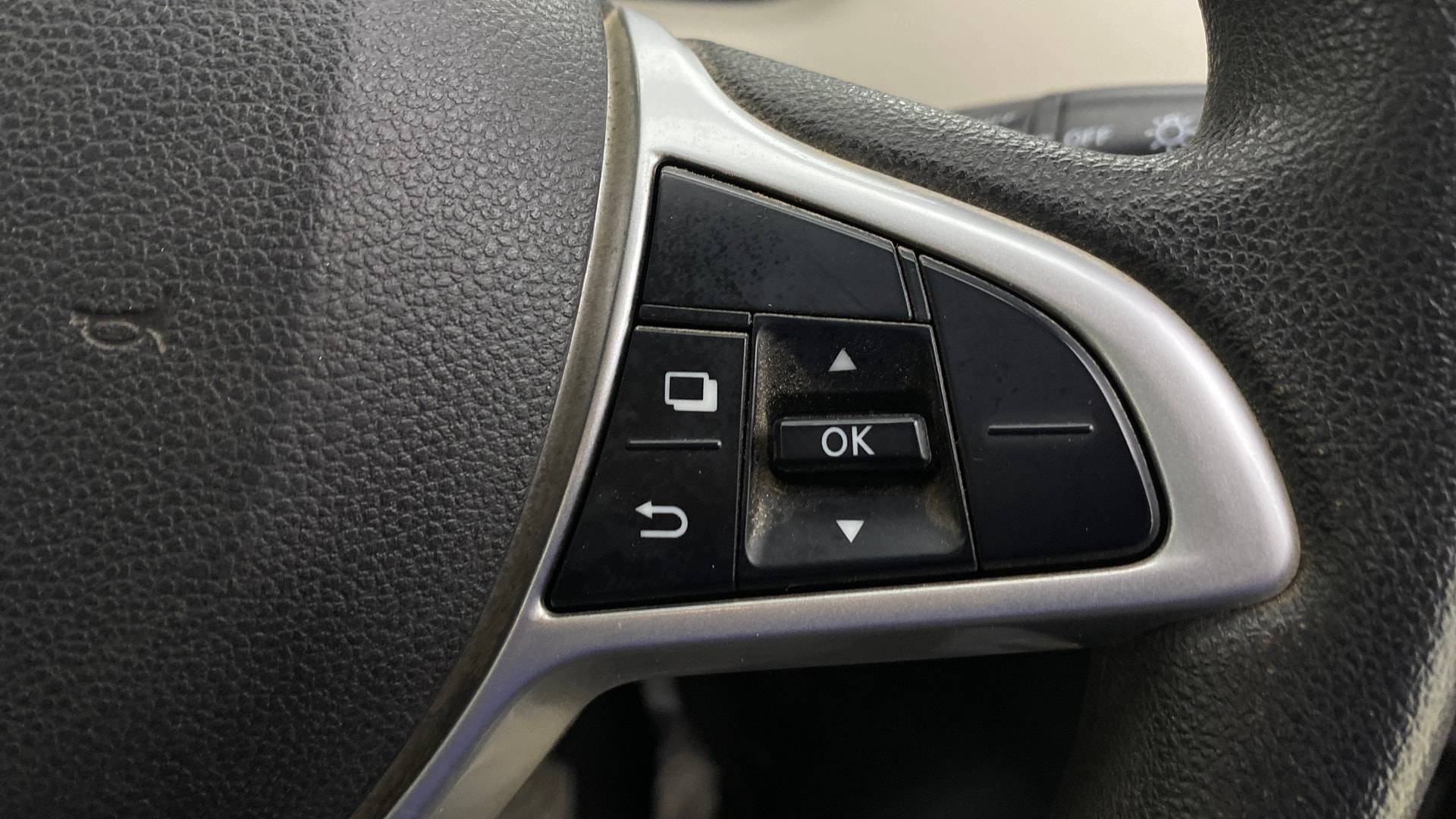 View 2022 Nissan Magnite Turbo XV CVT Image 3 Used 2022 Nissan Magnite Turbo XV CVT Image 3