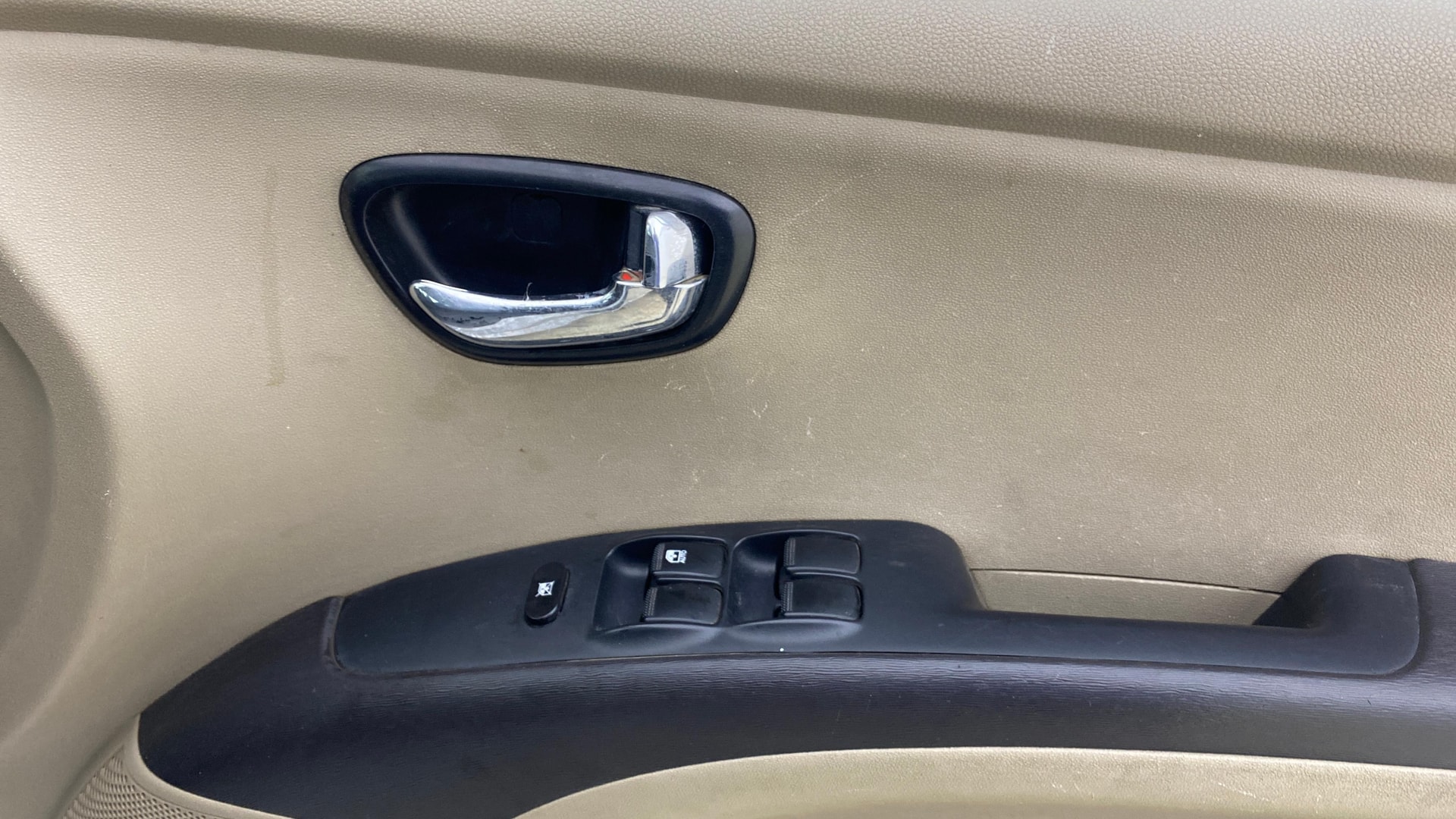 View 2014 Hyundai i10 1.2 Asta MT Image 32 Used 2014 Hyundai i10 1.2 Asta MT Image 32