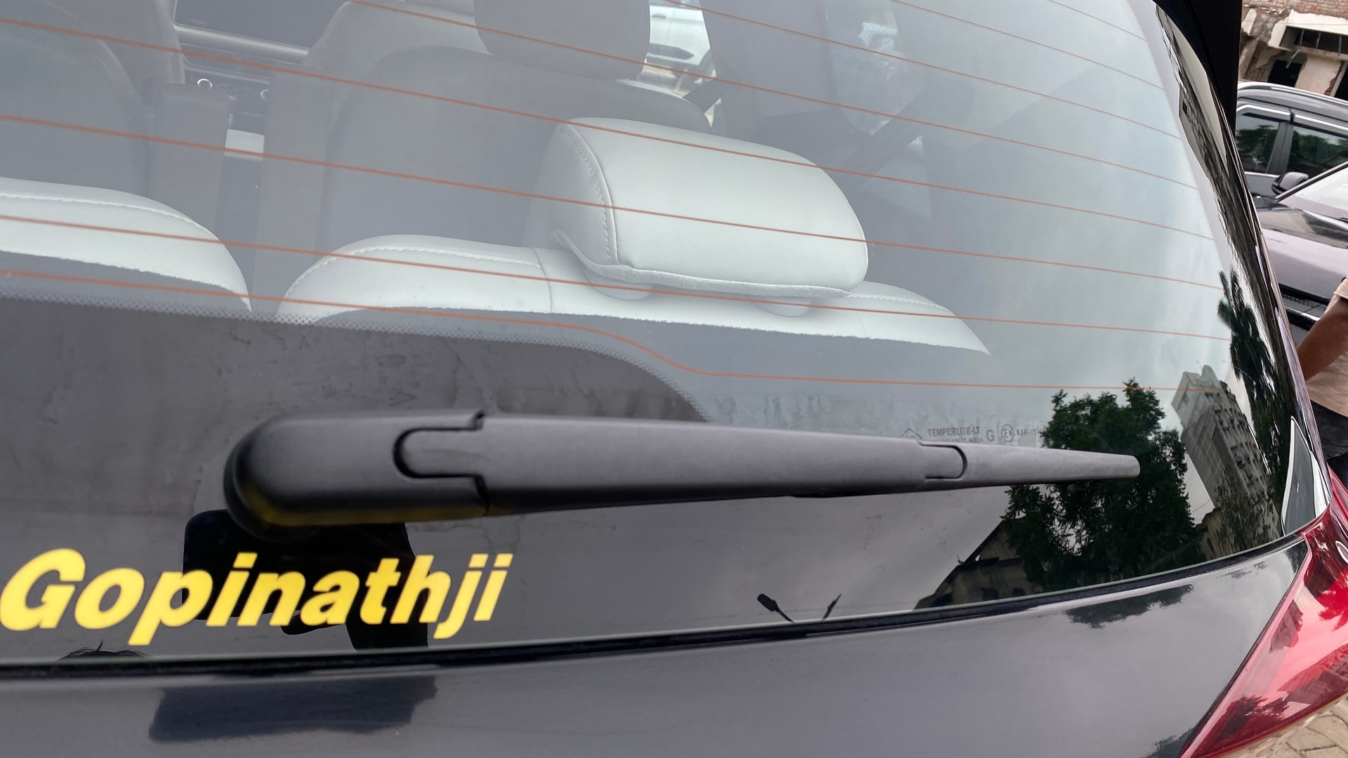 View 2024 Mahindra XUV700 MX Petrol 5 STR Image 25 Used 2024 Mahindra XUV700 MX Petrol 5 STR Image 25