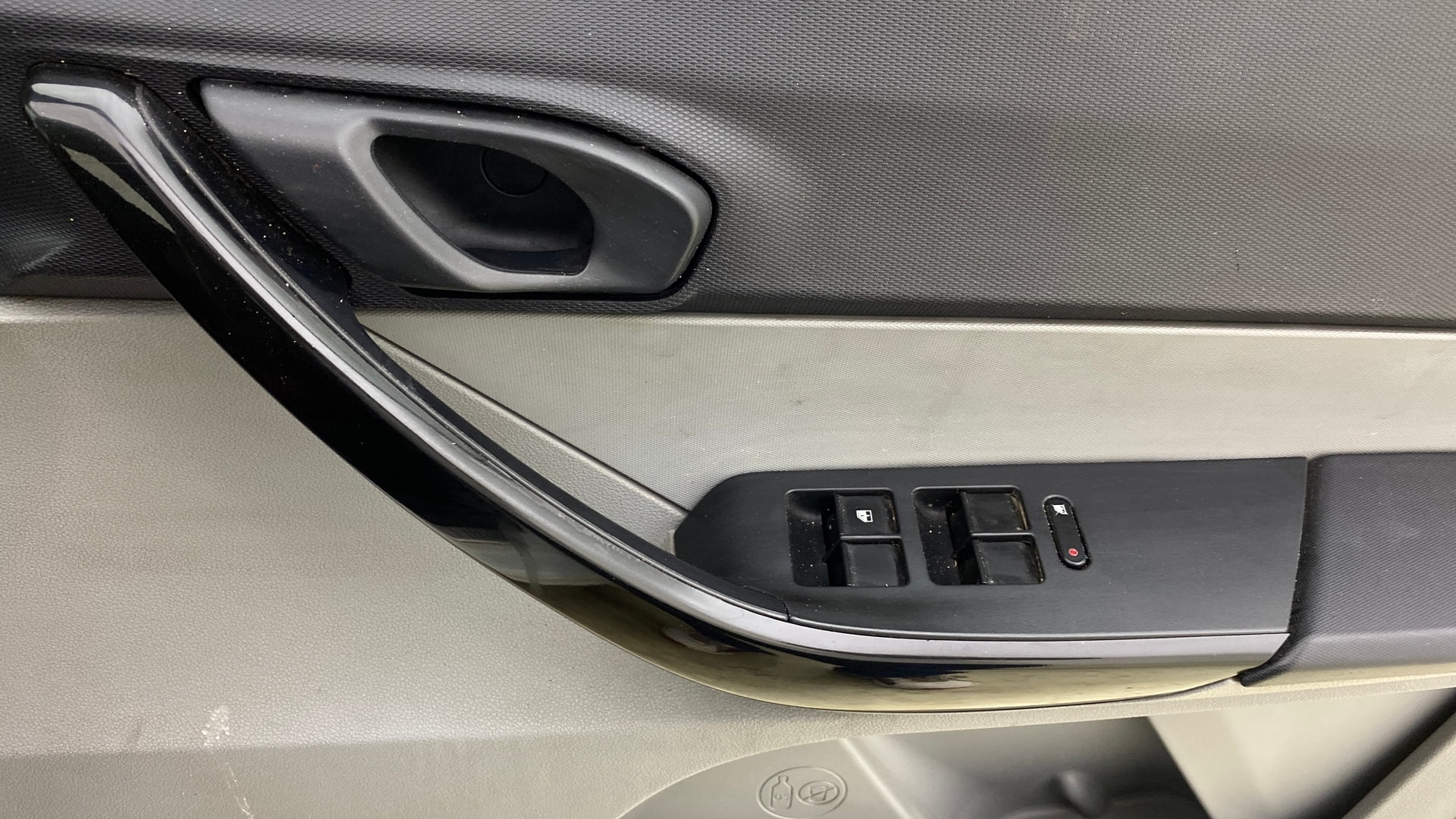 View 2020 Tata Tiago Revotorq XB Image 32 Used 2020 Tata Tiago Revotorq XB Image 32