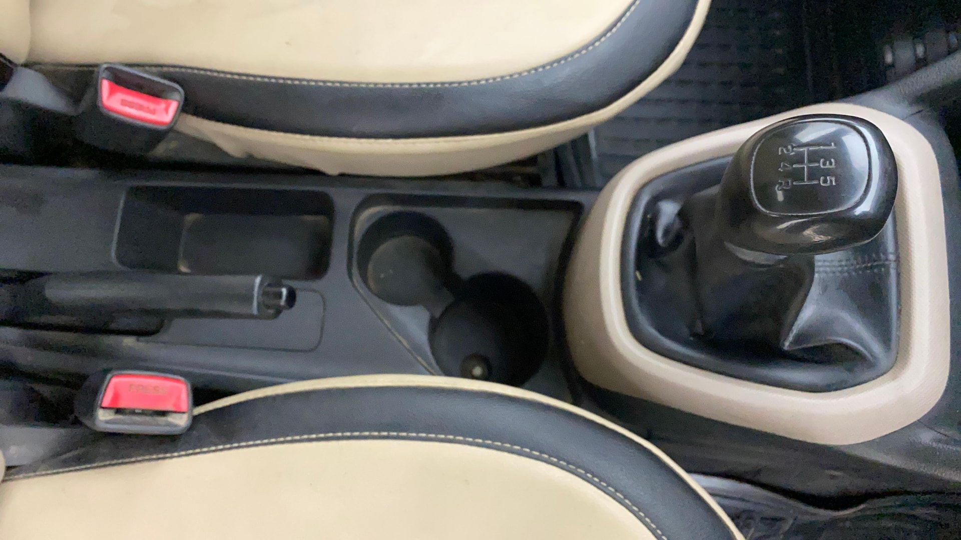 View 2018 Hyundai Grand i10 Magna 1.2 Kappa VTVT Image 37 Used 2018 Hyundai Grand i10 Magna 1.2 Kappa VTVT Image 37