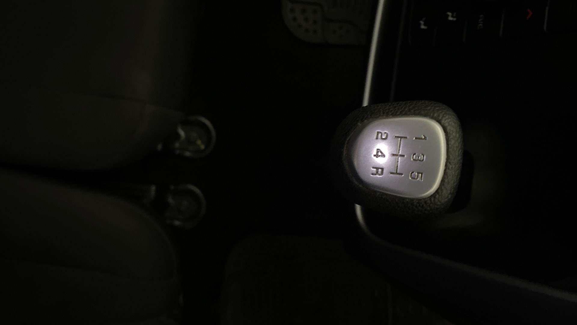 View 2020 Mahindra KUV100 K2 Petrol BS IV Image 37 Used 2020 Mahindra KUV100 K2 Petrol BS IV Image 37