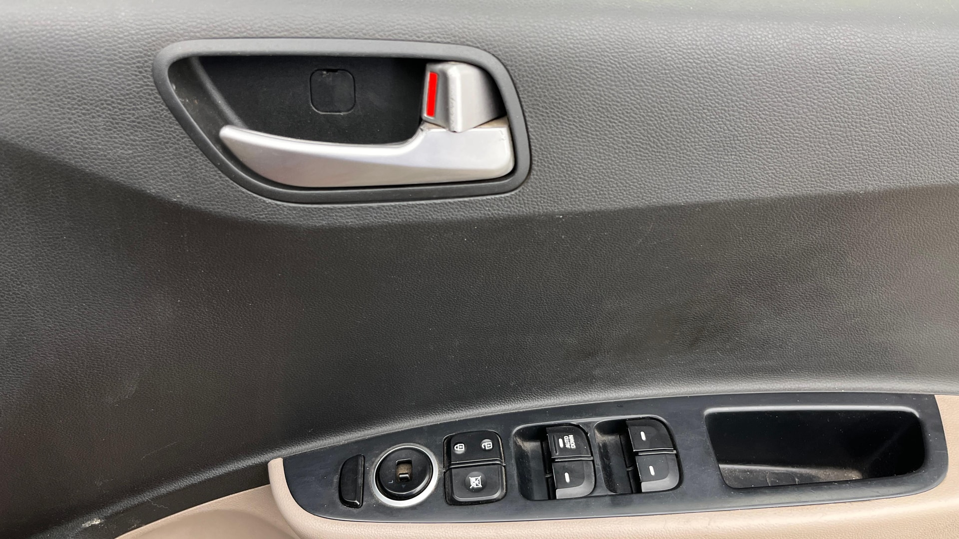 View 2016 Hyundai Grand i10 Asta AT 1.2 Kappa VTVT Image 32 Used 2016 Hyundai Grand i10 Asta AT 1.2 Kappa VTVT Image 32