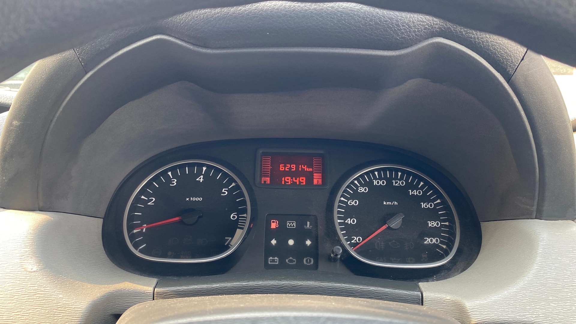 View 2015 Renault Duster Petrol RXE BS IV Image 33 Used 2015 Renault Duster Petrol RXE BS IV Image 33
