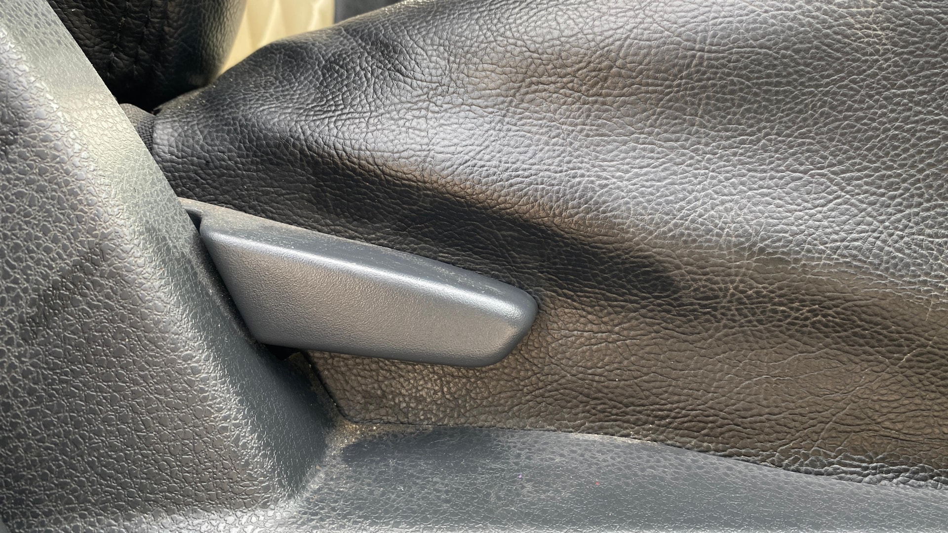View 2015 Renault Duster Petrol RXE BS IV Image 18 Used 2015 Renault Duster Petrol RXE BS IV Image 18