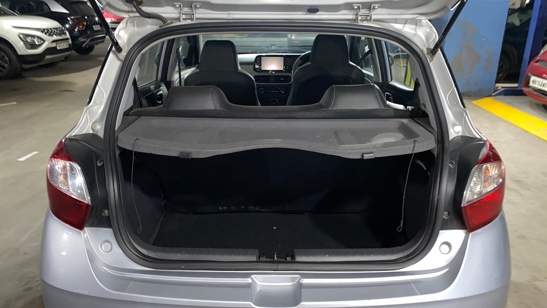 View 2022 Hyundai Grand i10 Nios Sportz Petrol AMT Image 10 Used 2022 Hyundai Grand i10 Nios Sportz Petrol AMT Image 10