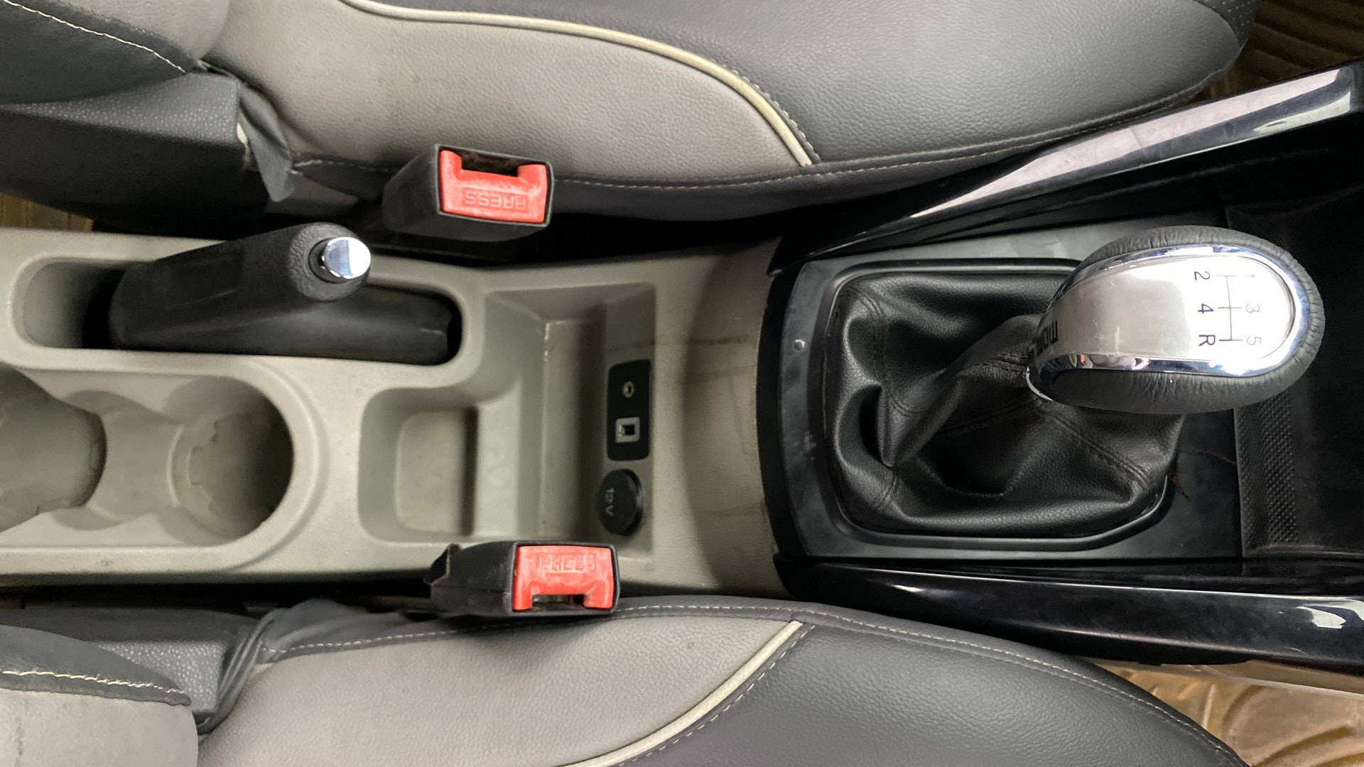 View 2014 Ford EcoSport 1.5 TDCi Diesel Ambiente BS IV Image 38 Used 2014 Ford EcoSport 1.5 TDCi Diesel Ambiente BS IV Image 38