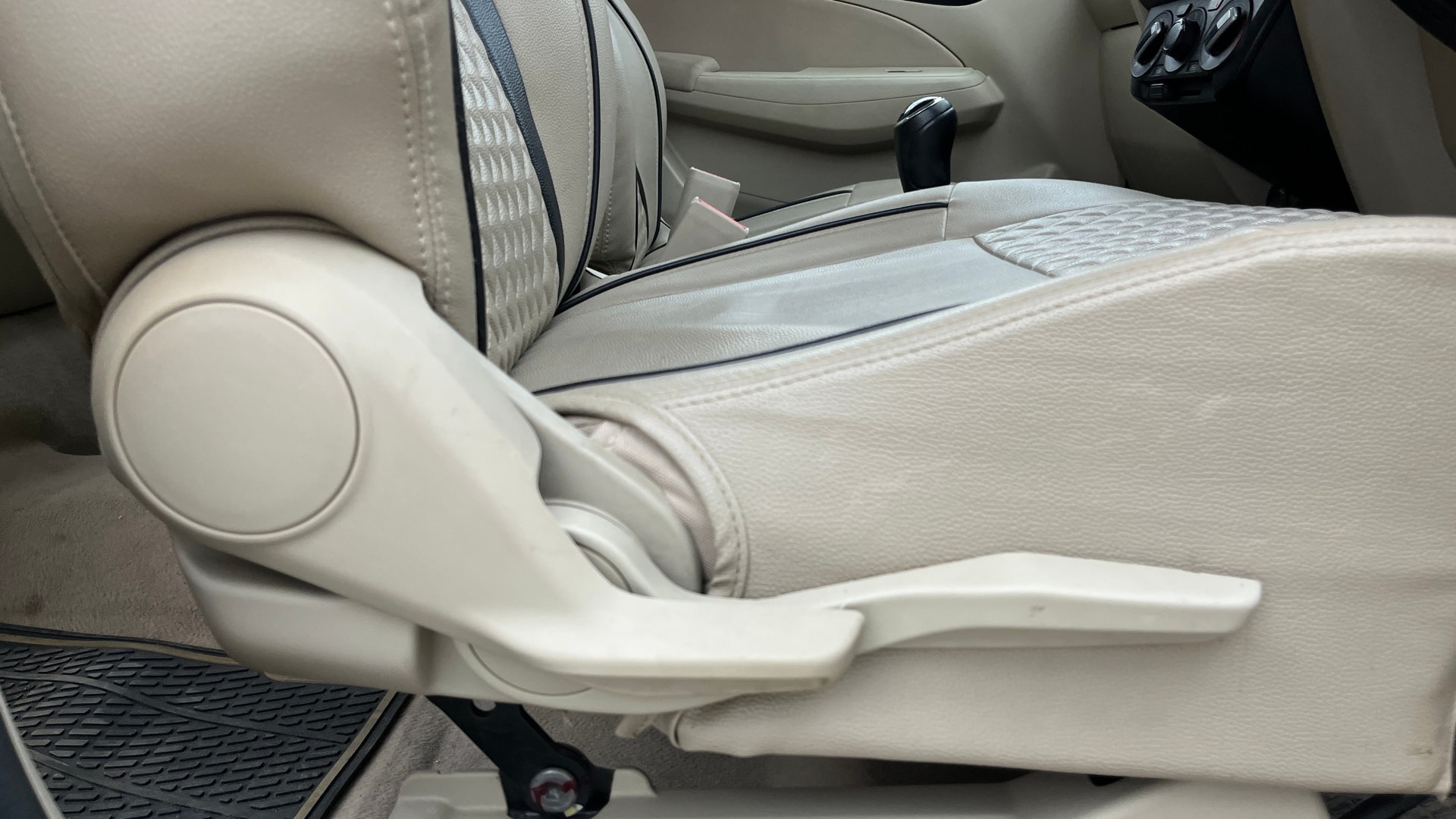 View 2019 Maruti Suzuki 1000 Base Variant Image 10 Used 2019 Maruti Suzuki 1000 Base Variant Image 10