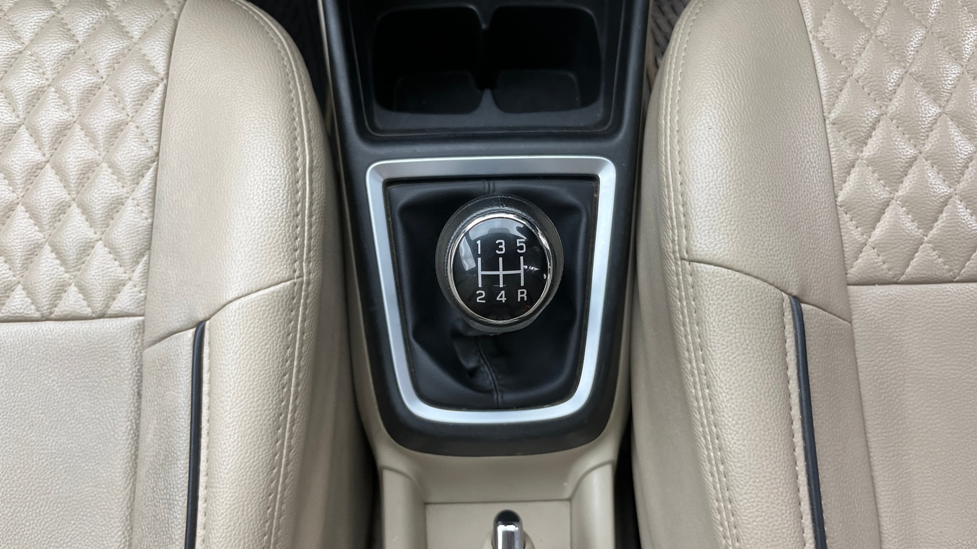 View 2019 Maruti Suzuki 1000 Base Variant Image 39 Used 2019 Maruti Suzuki 1000 Base Variant Image 39