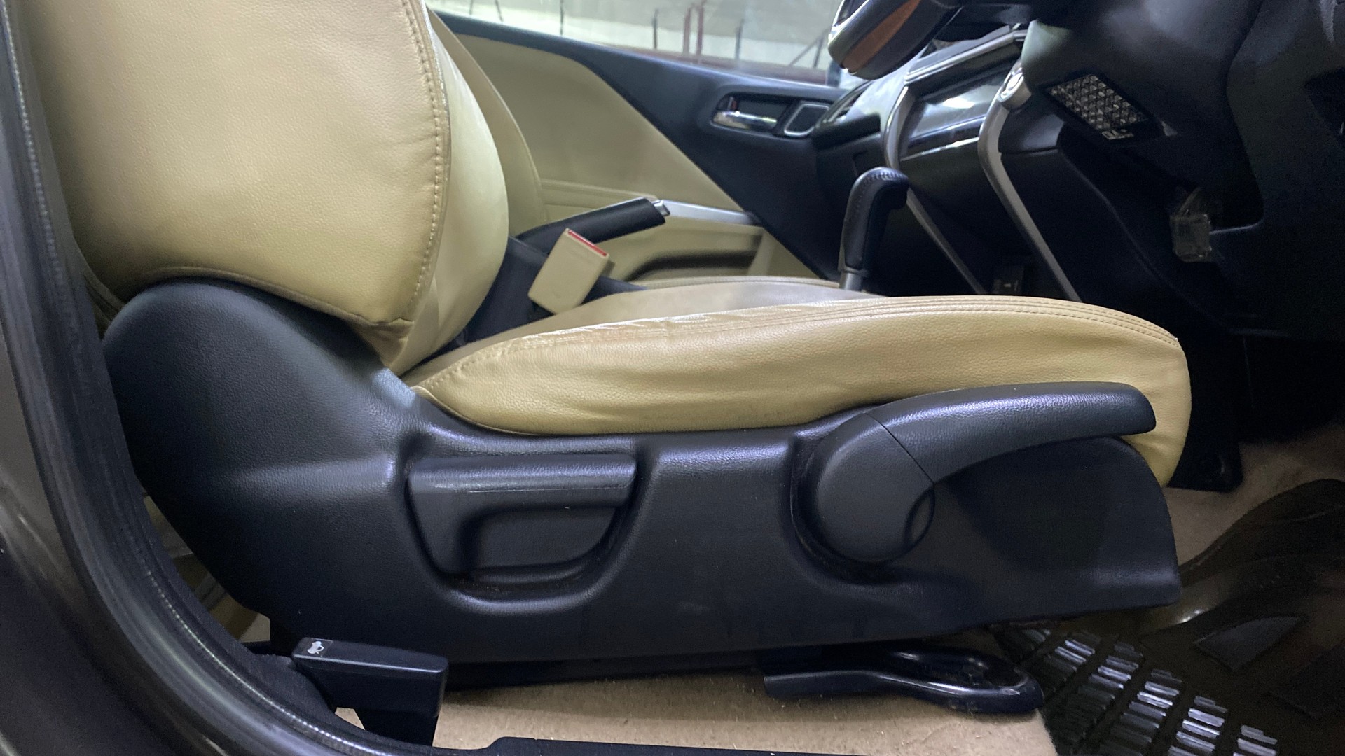 View 2018 Honda City ZX CVT Image 19 Used 2018 Honda City ZX CVT Image 19