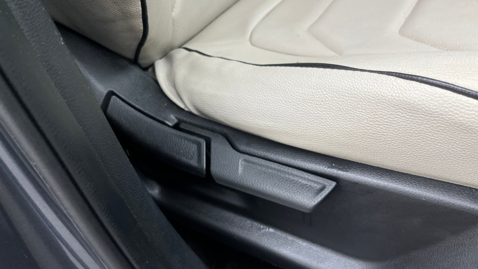 View 2021 Kia Sonet HTX Diesel Image 11 Used 2021 Kia Sonet HTX Diesel Image 11