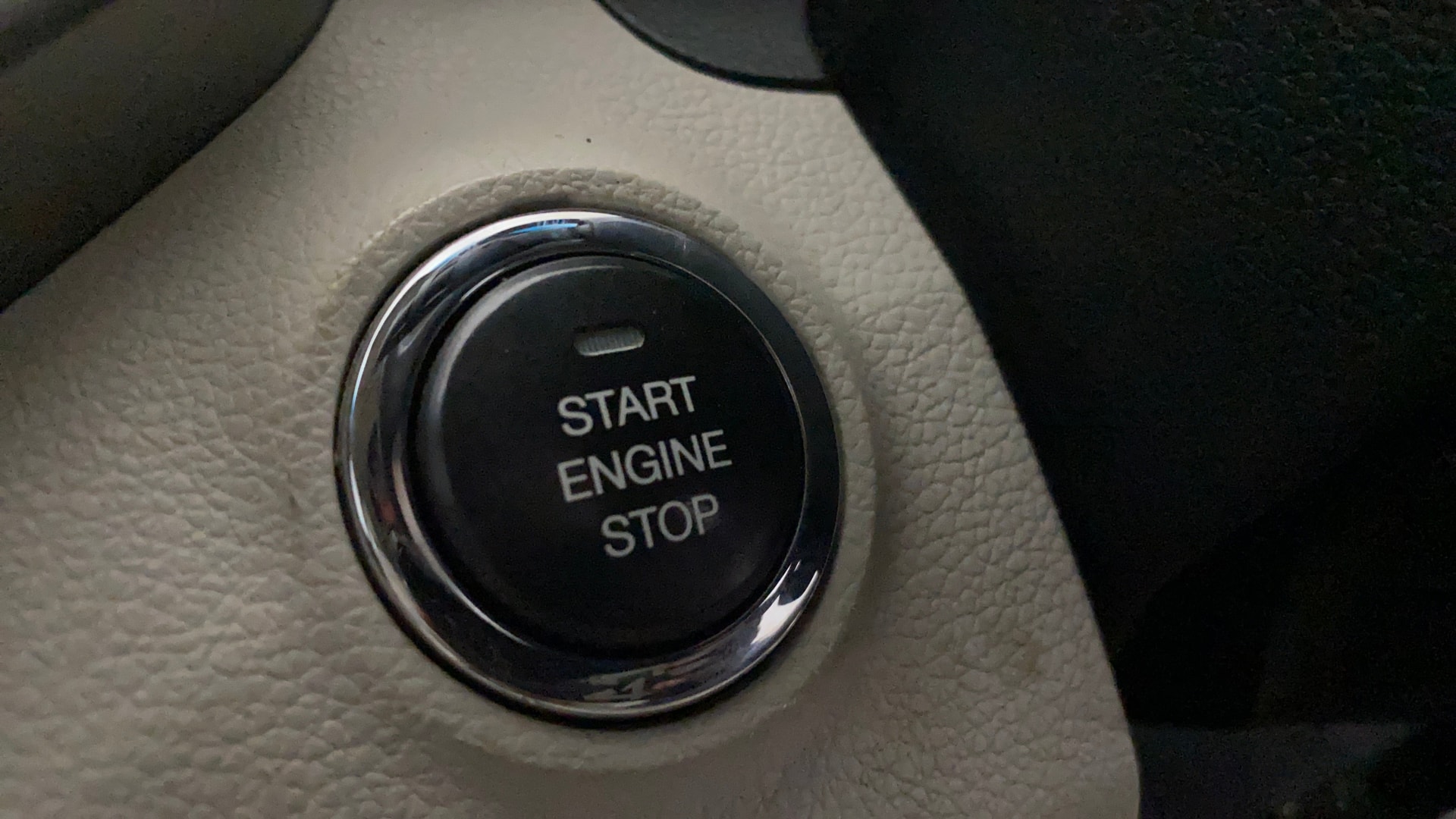 View 2019 Mahindra XUV300 W4 Petrol BS IV Image 42 Used 2019 Mahindra XUV300 W4 Petrol BS IV Image 42