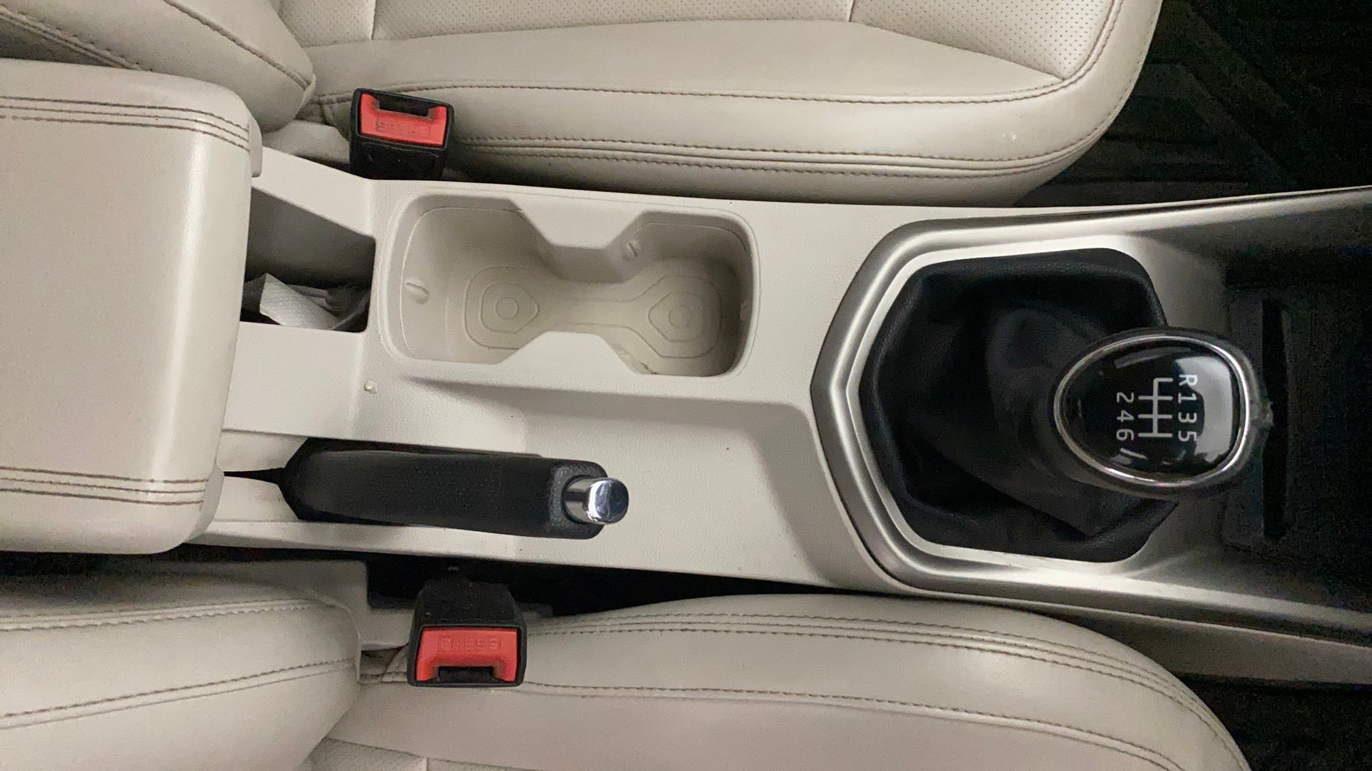 View 2019 Mahindra XUV300 W4 Petrol BS IV Image 44 Used 2019 Mahindra XUV300 W4 Petrol BS IV Image 44