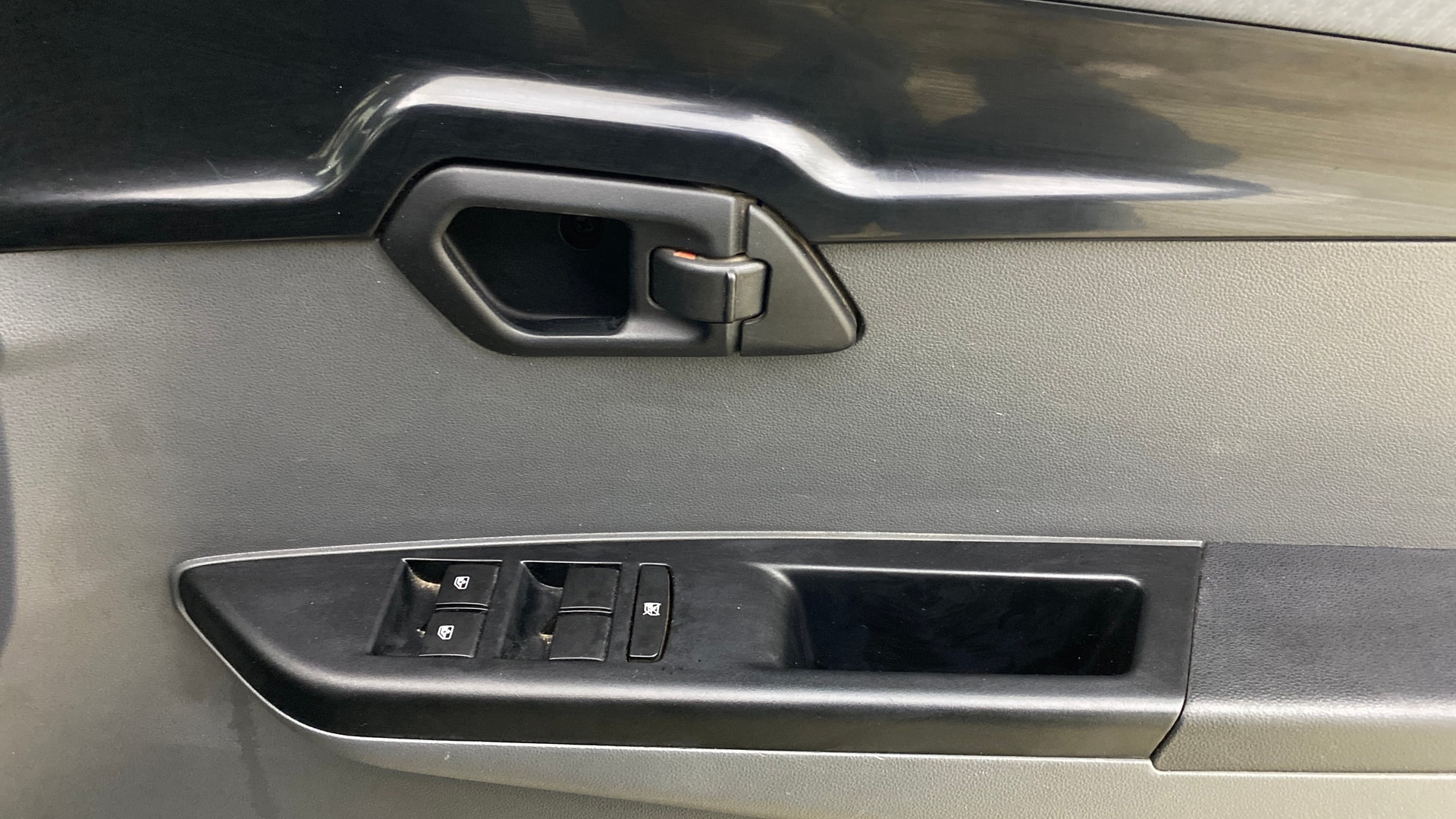View 2018 Mahindra KUV100 K2 Petrol BS IV Image 33 Used 2018 Mahindra KUV100 K2 Petrol BS IV Image 33