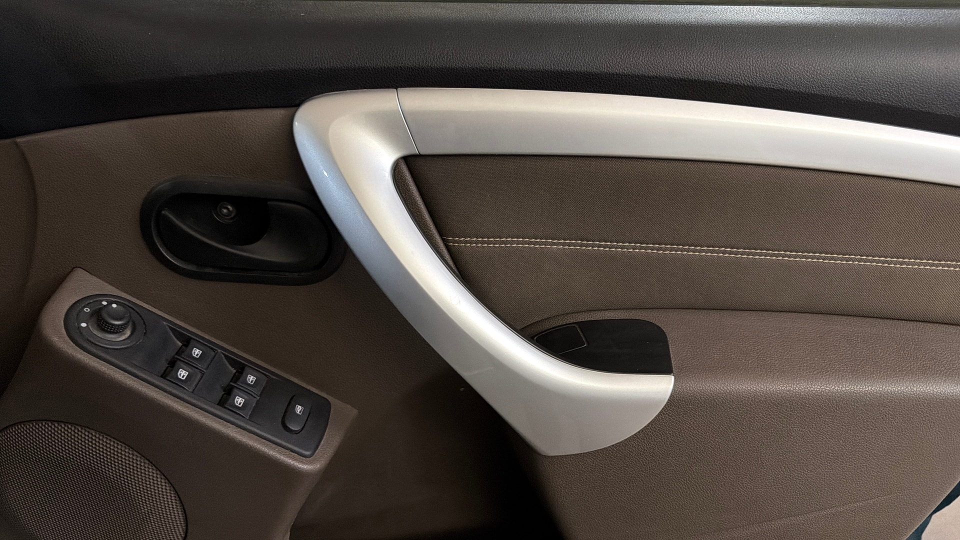 View 2019 Renault Duster Petrol RxS CVT Petrol Image 32 Used 2019 Renault Duster Petrol RxS CVT Petrol Image 32
