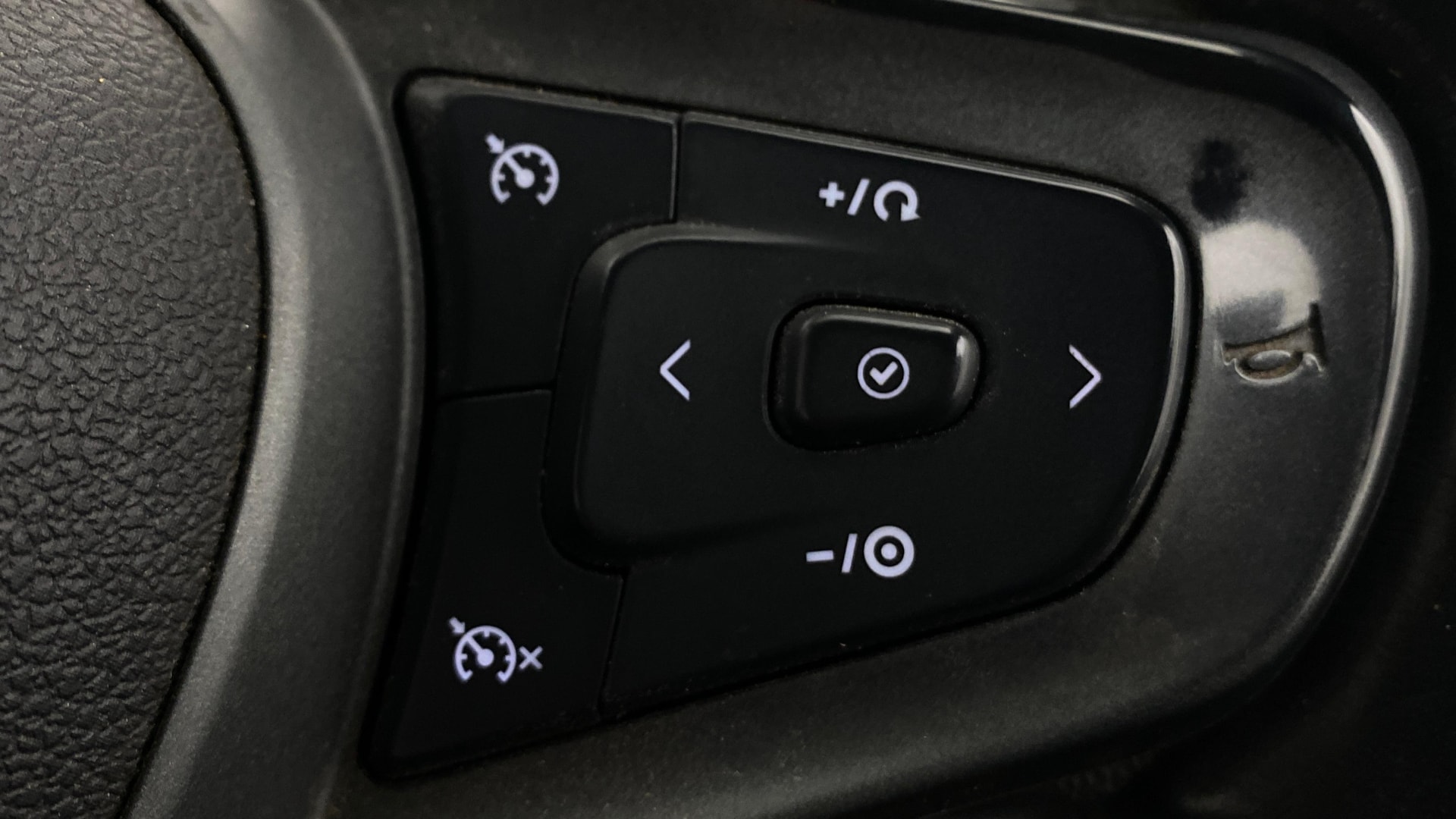View 2021 Tata Altroz XZ Petrol Image 3 Used 2021 Tata Altroz XZ Petrol Image 3