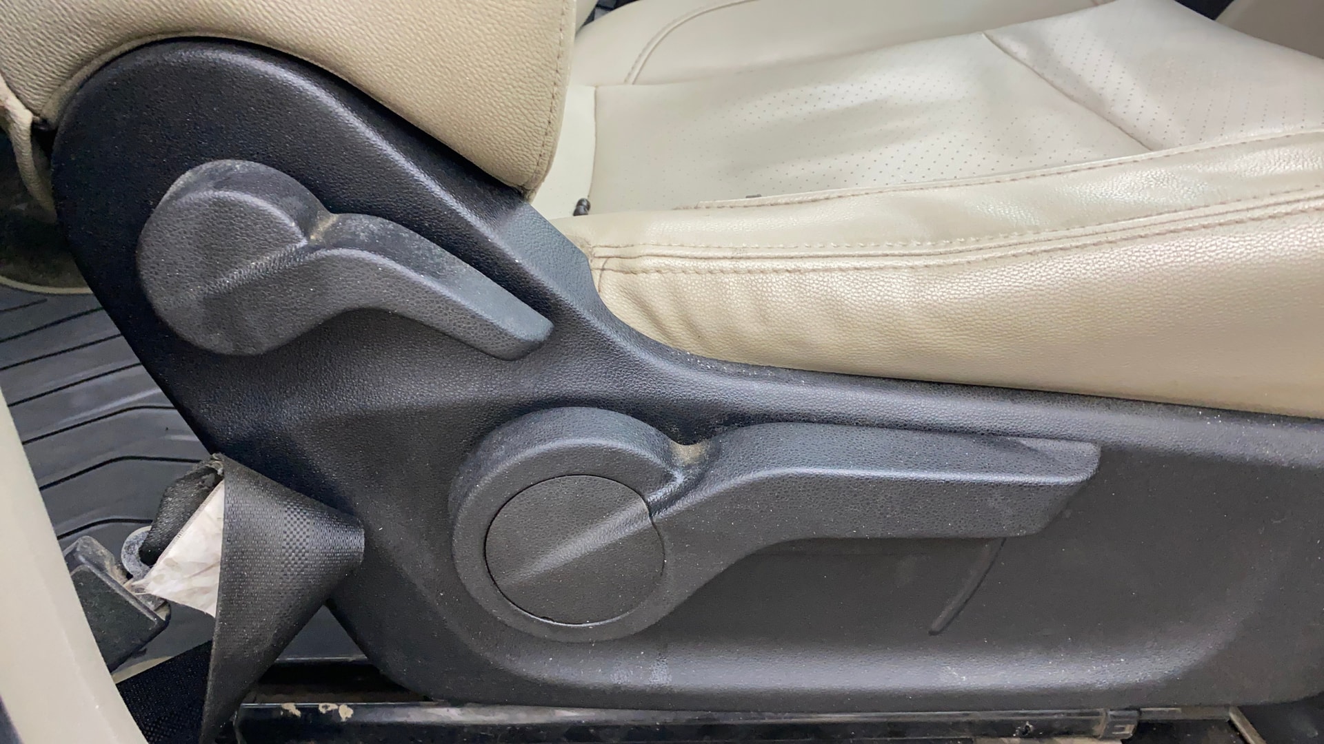 View 2019 Mahindra Marazzo M8 7-Seater Image 11 Used 2019 Mahindra Marazzo M8 7-Seater Image 11