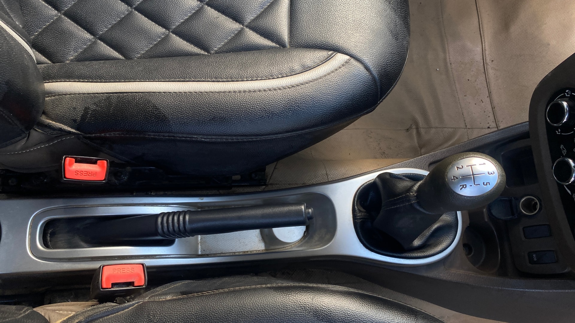 View 2017 Renault Duster Petrol RXL Image 37 Used 2017 Renault Duster Petrol RXL Image 37