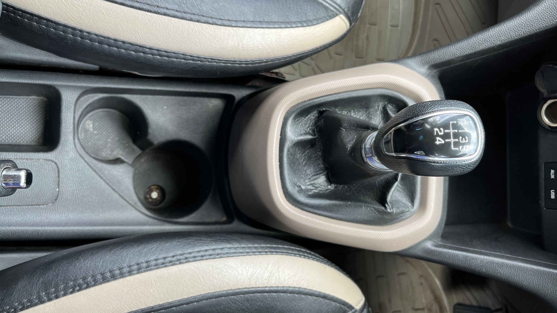 View 2014 Hyundai Grand i10 1.1 Asta Diesel Image 37 Used 2014 Hyundai Grand i10 1.1 Asta Diesel Image 37