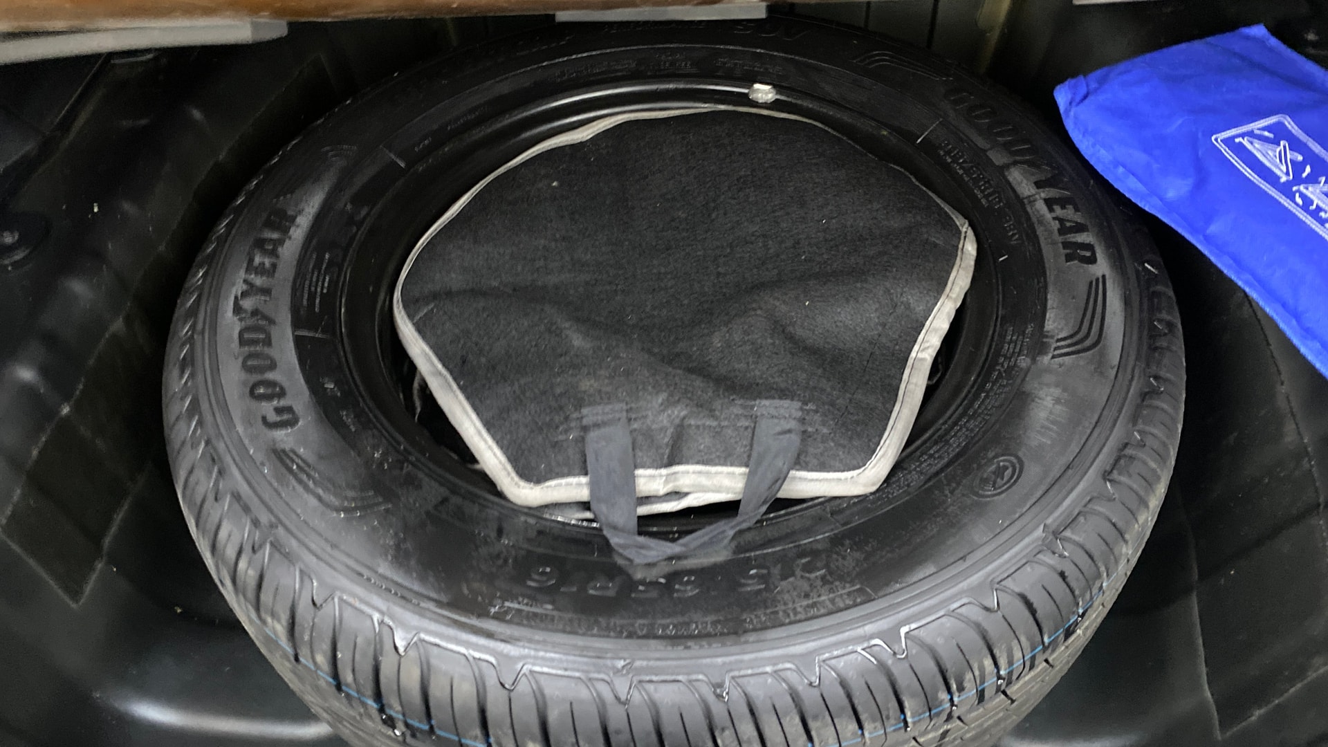 View 2025 Tata Curvv Smart 1.2 Revotron Petrol 6MT Image 17 Used 2025 Tata Curvv Smart 1.2 Revotron Petrol 6MT Image 17
