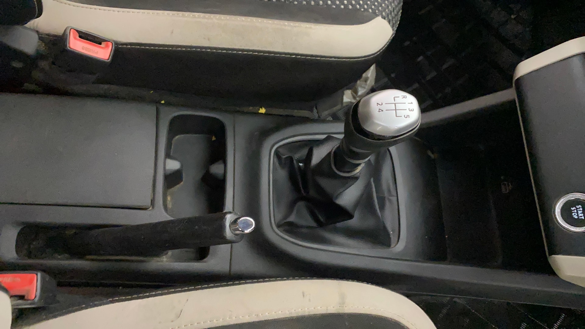 View 2020 Renault Triber RXZ Image 39 Used 2020 Renault Triber RXZ Image 39