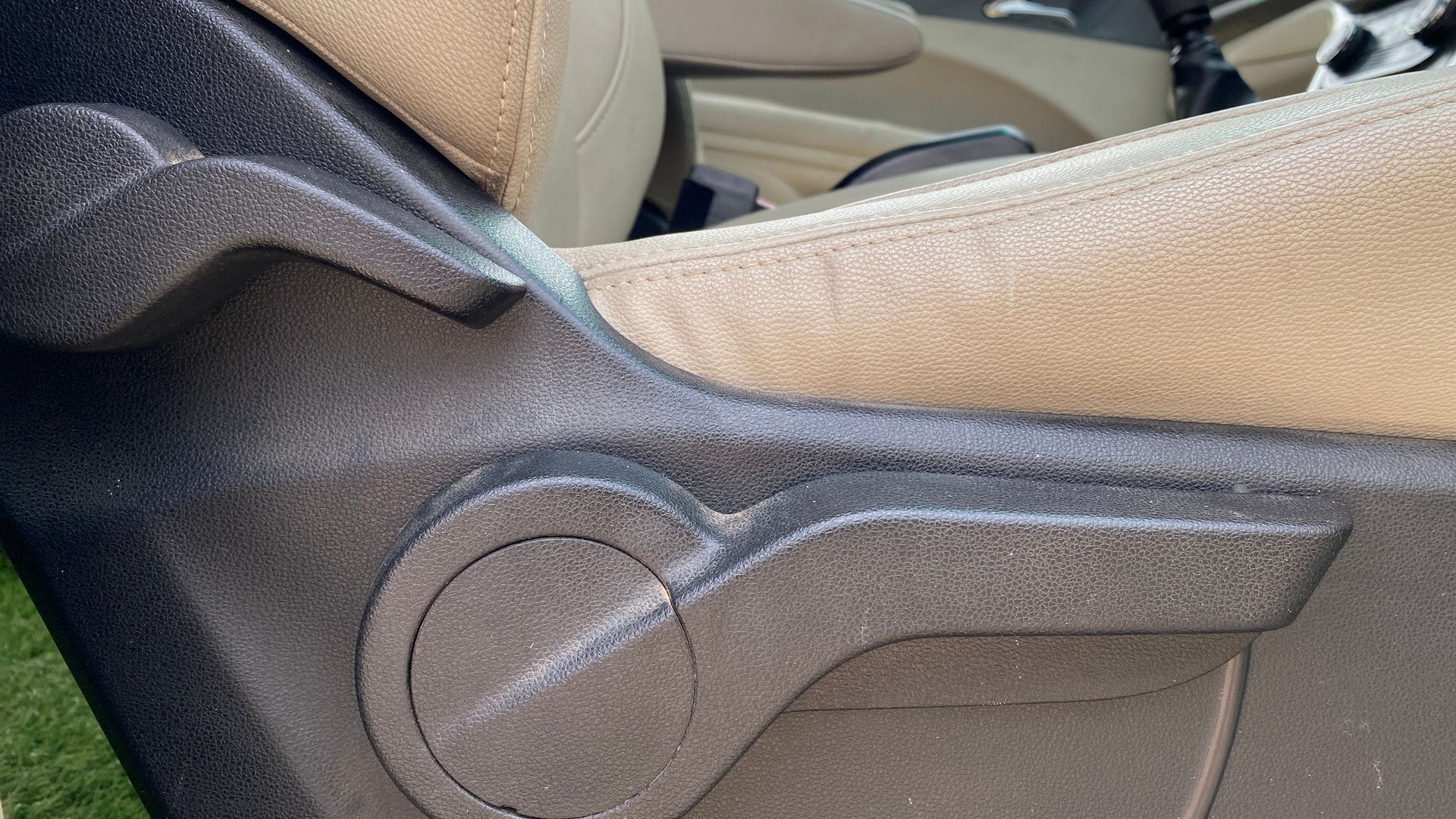 View 2018 Mahindra Marazzo M8 7-Seater Image 12 Used 2018 Mahindra Marazzo M8 7-Seater Image 12