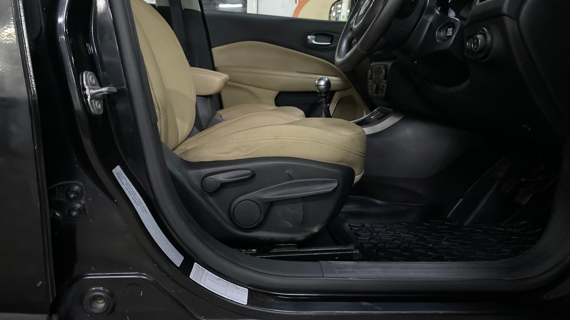 View 2020 Jeep Compass Longitude (O) 2.0 Diesel MT Image 19 Used 2020 Jeep Compass Longitude (O) 2.0 Diesel MT Image 19