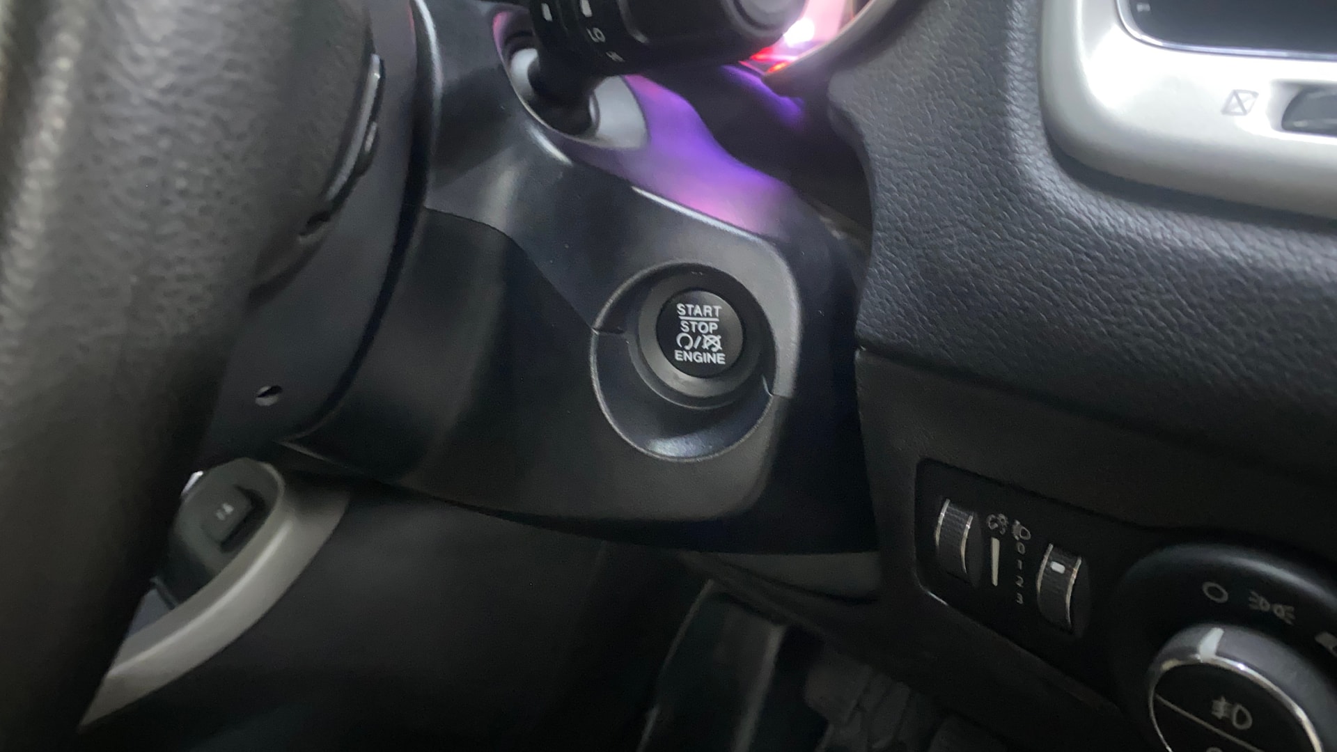 View 2020 Jeep Compass Longitude (O) 2.0 Diesel MT Image 34 Used 2020 Jeep Compass Longitude (O) 2.0 Diesel MT Image 34