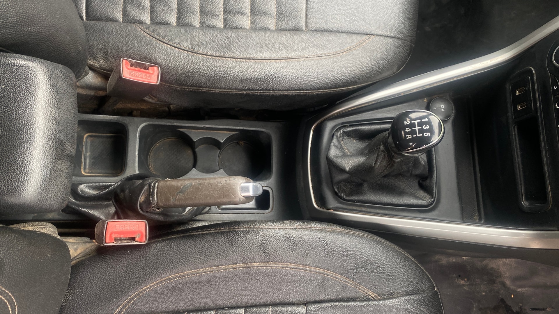 View 2018 Ford EcoSport 1.5 TDCi Diesel Ambiente BS IV Image 40 Used 2018 Ford EcoSport 1.5 TDCi Diesel Ambiente BS IV Image 40