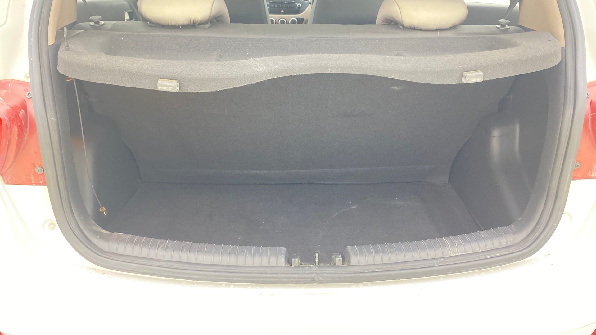 View 2015 Hyundai Grand i10 Asta AT 1.2 Kappa VTVT Image 10 Used 2015 Hyundai Grand i10 Asta AT 1.2 Kappa VTVT Image 10