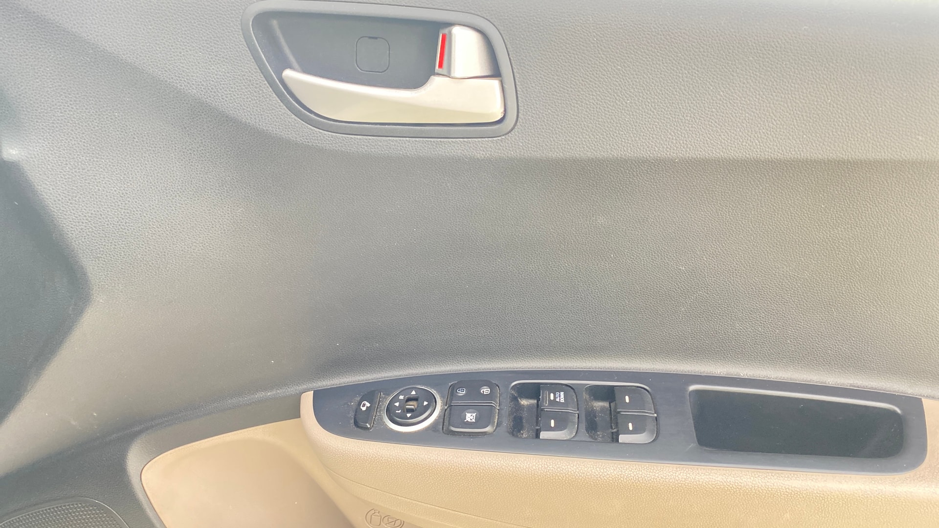 View 2015 Hyundai Grand i10 Asta AT 1.2 Kappa VTVT Image 32 Used 2015 Hyundai Grand i10 Asta AT 1.2 Kappa VTVT Image 32