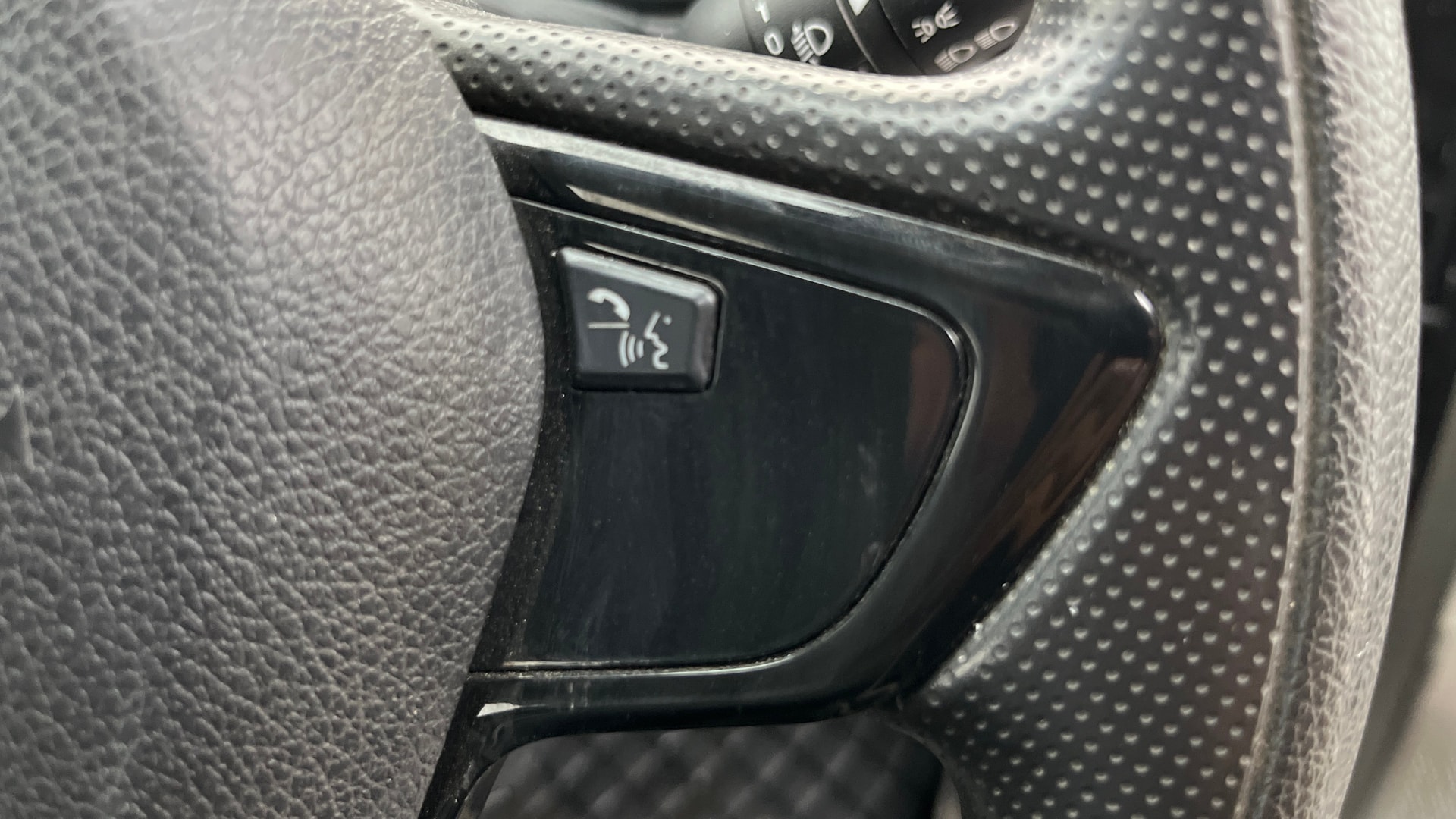 View 2019 Tata Nexon Revotron XMA AMT Image 3 Used 2019 Tata Nexon Revotron XMA AMT Image 3