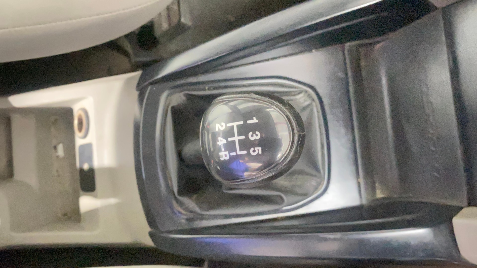 View 2018 Ford EcoSport 1.5 TDCi Diesel Ambiente BS IV Image 37 Used 2018 Ford EcoSport 1.5 TDCi Diesel Ambiente BS IV Image 37