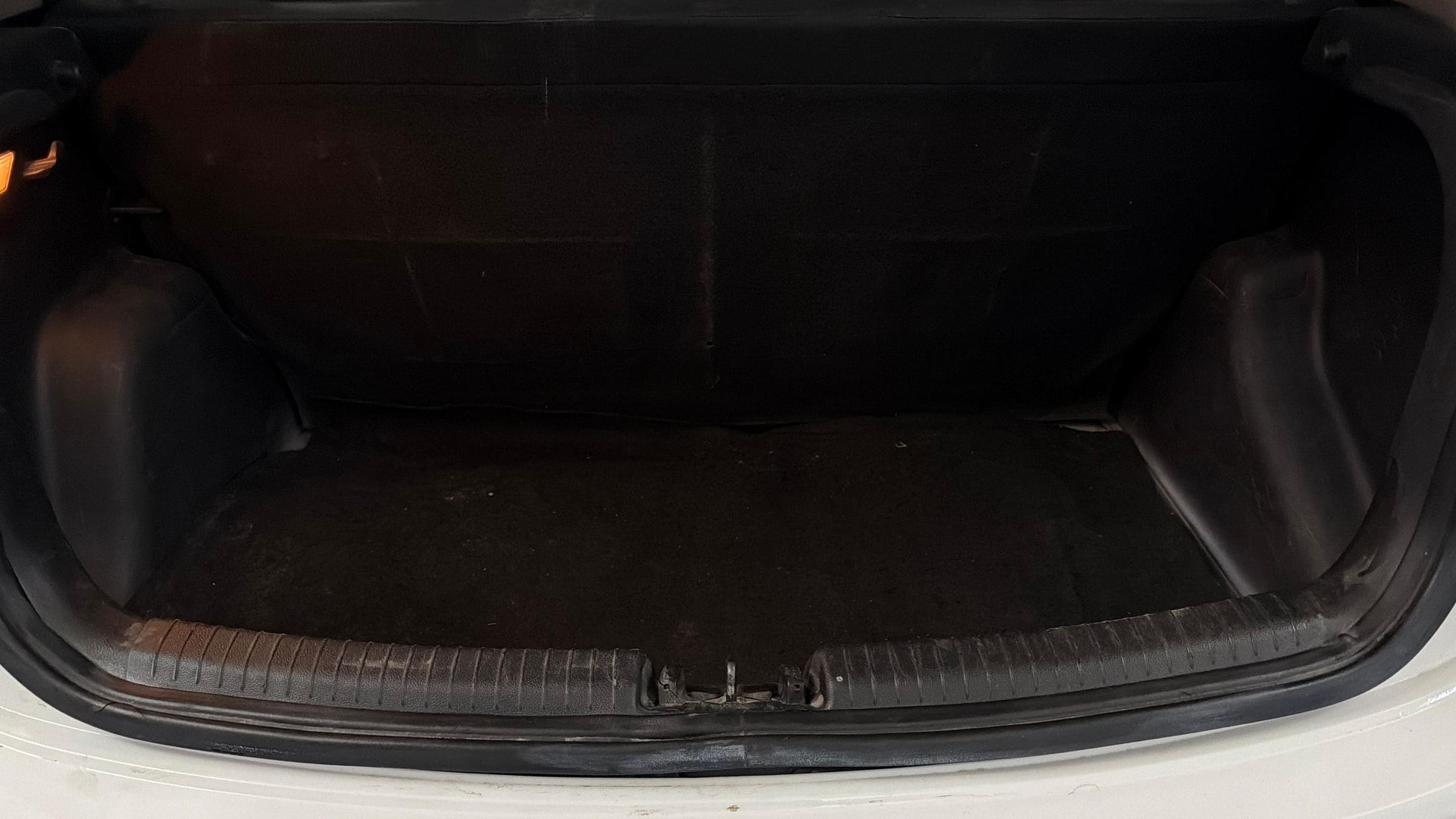 View 2015 Hyundai Grand i10 1.2 Asta Petrol Image 6 Used 2015 Hyundai Grand i10 1.2 Asta Petrol Image 6