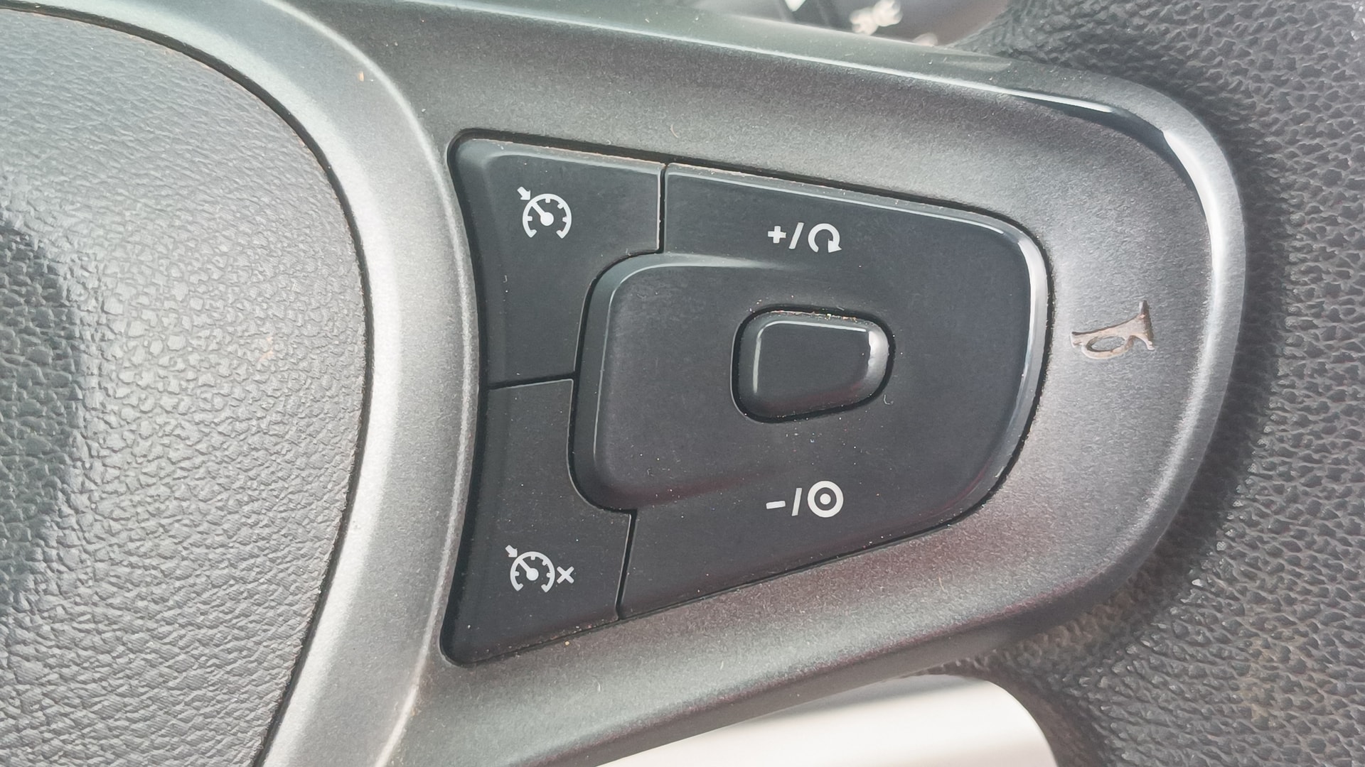View 2021 Tata Altroz XT Petrol Image 3 Used 2021 Tata Altroz XT Petrol Image 3