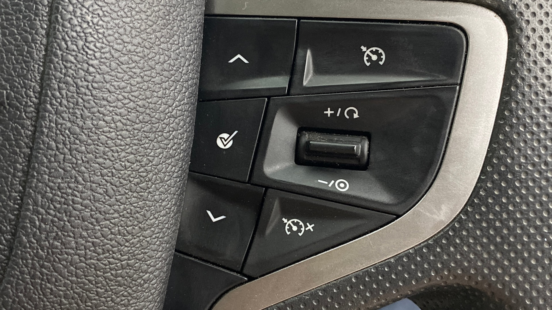 View 2021 Tata Safari XZA Image 3 Used 2021 Tata Safari XZA Image 3